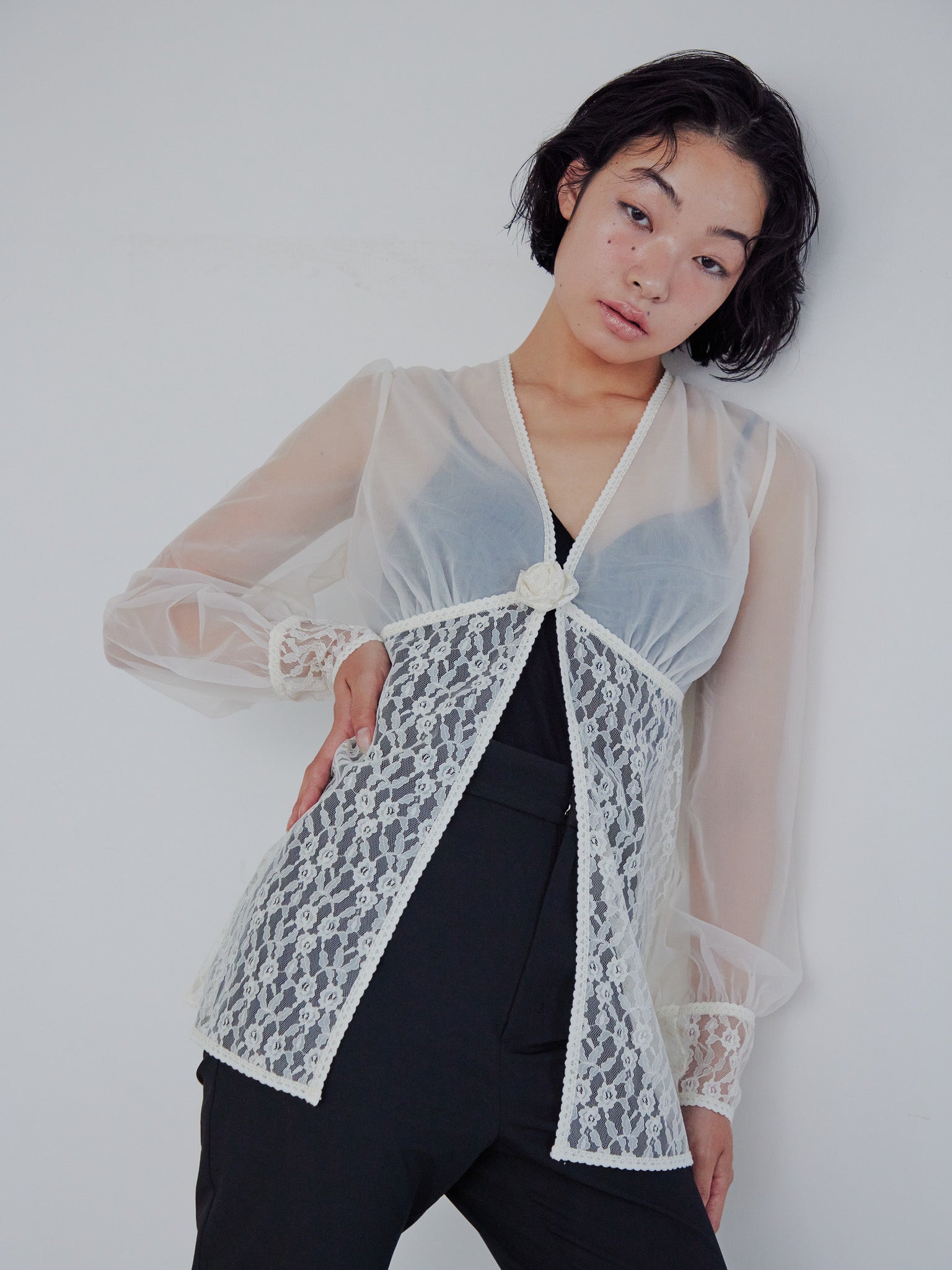 Rose sheer blouse アイボリー size:M model:161cm 富樫かなえ