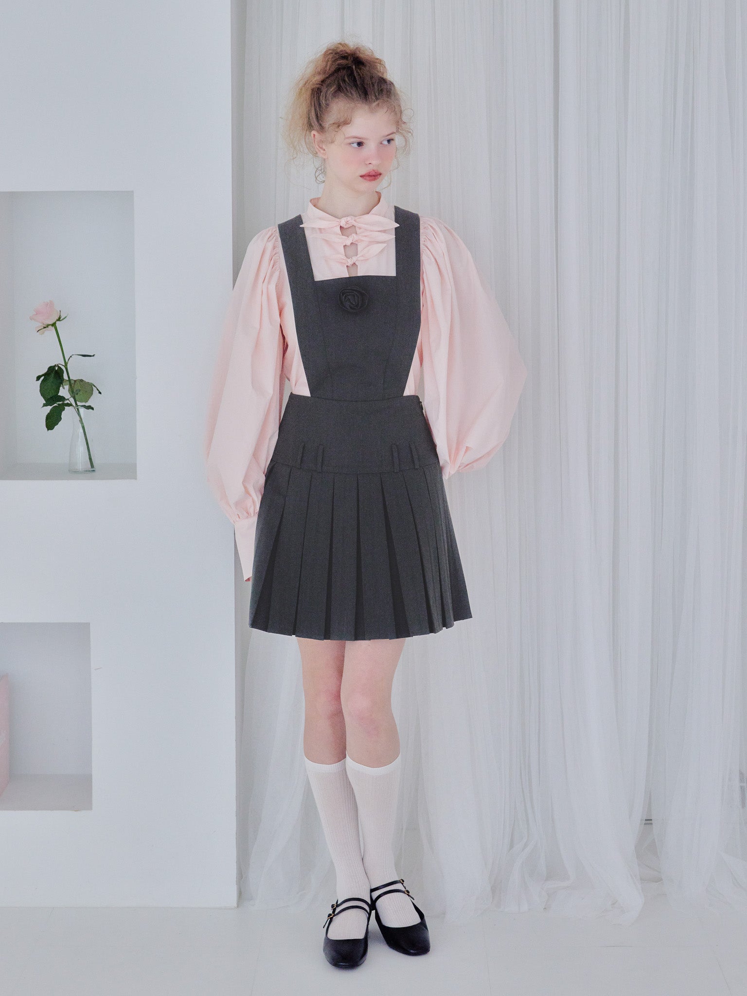 ローズプリーツエプロンワンピース｜être loin 公式 - エトルワン -