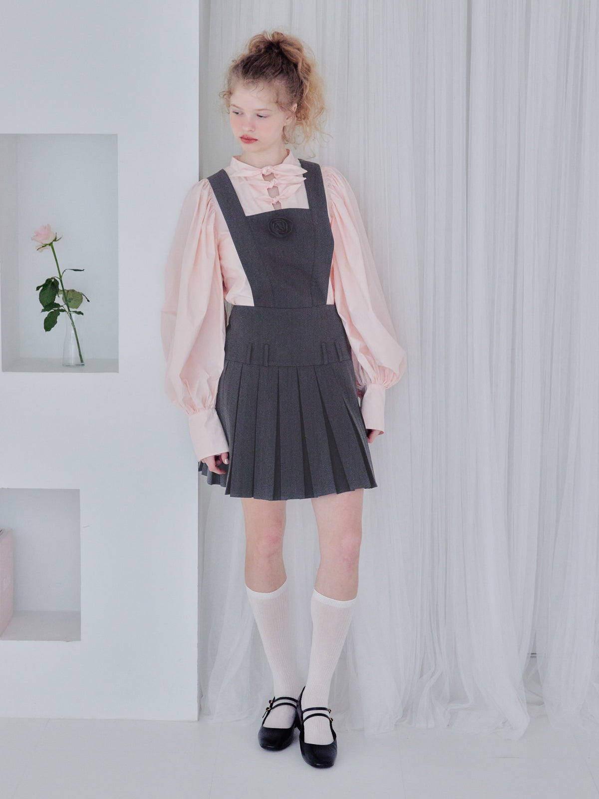 Rose pleated apron dress グレー size:M model:173cm Olesia