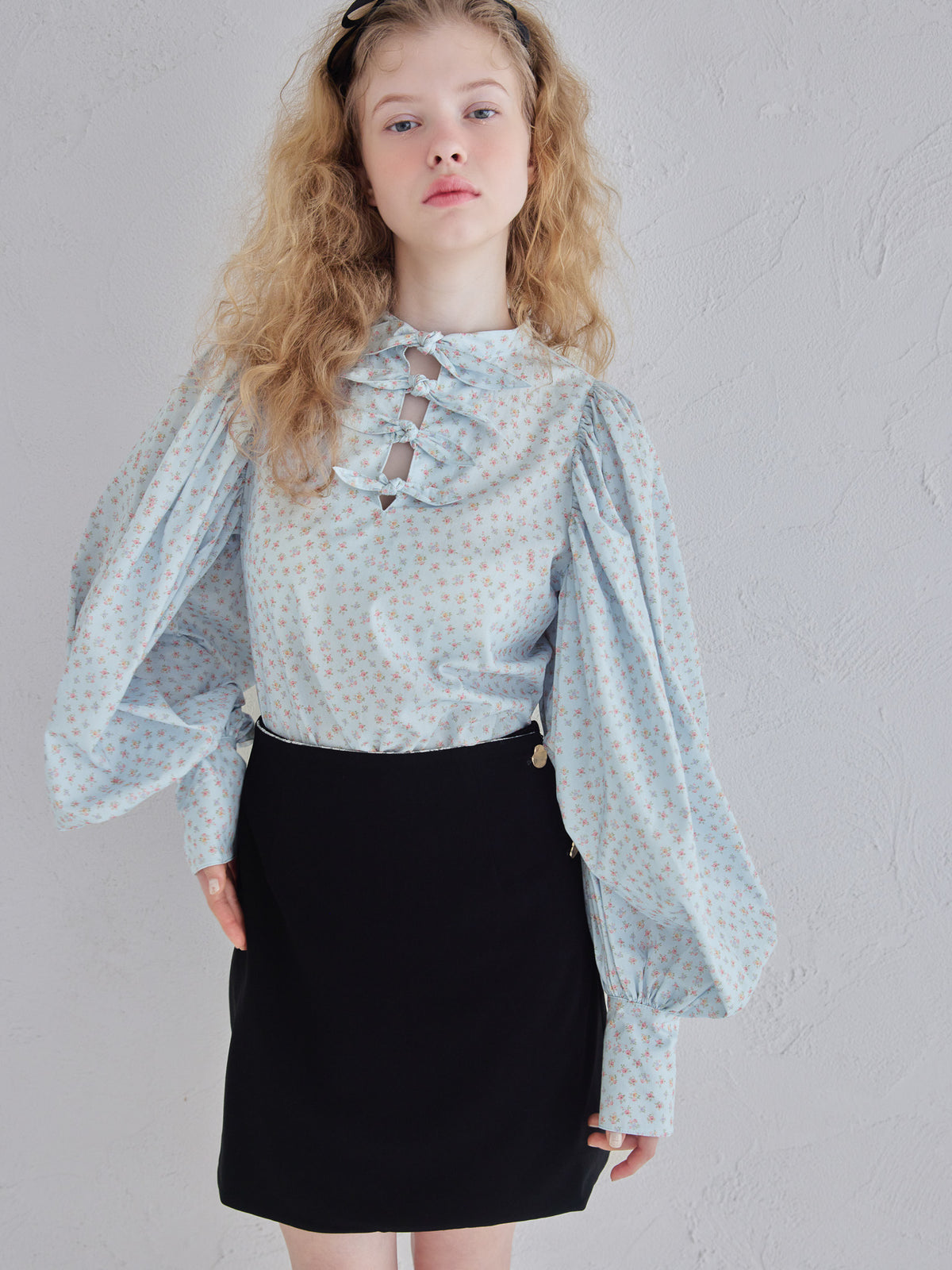 Many ribbon volume sleeve blouse ブルー size:M model:173cm Olesia