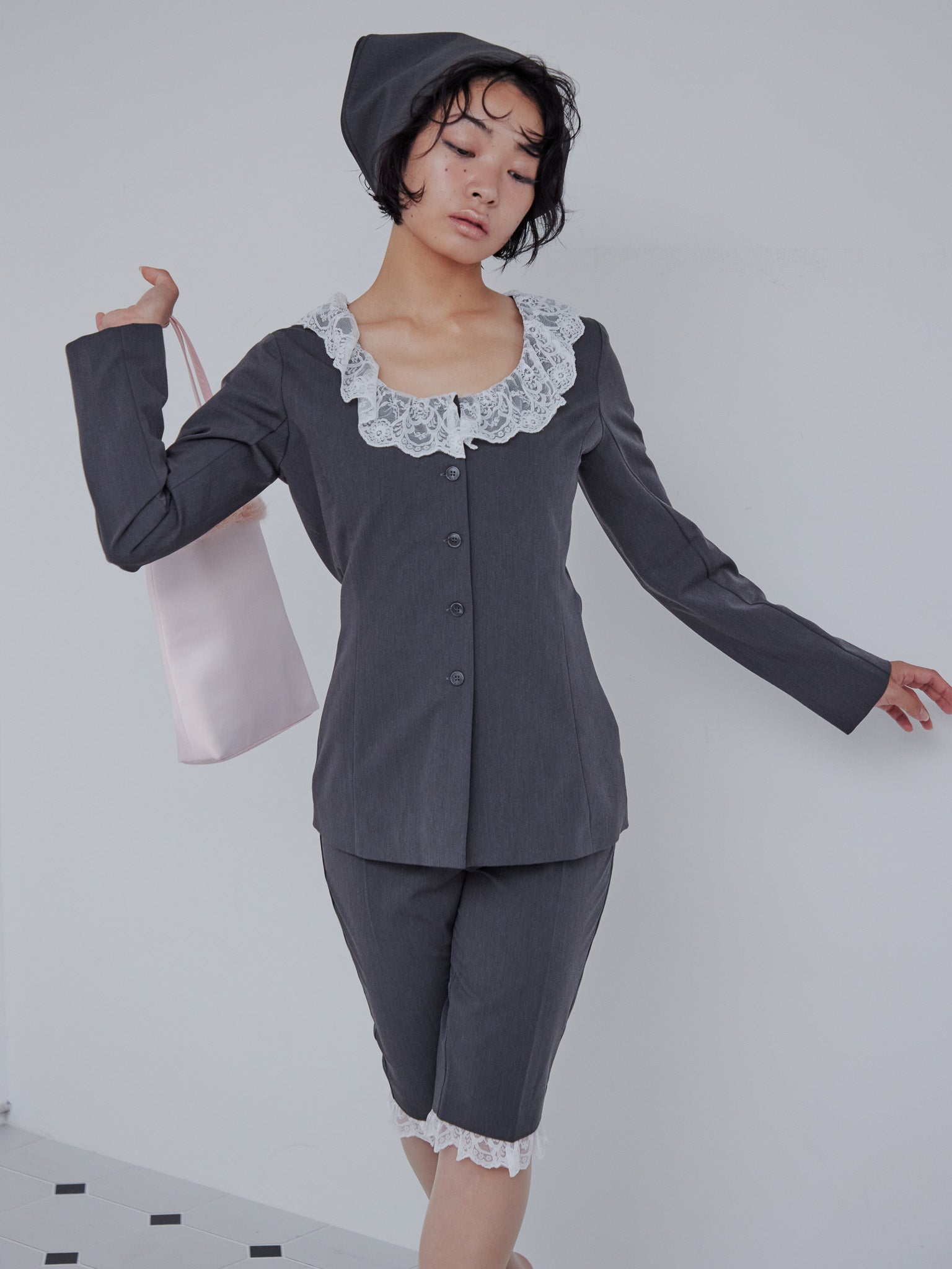 Lace trimmed tailored blouse グレー size:M model:161cm 富樫かなえ