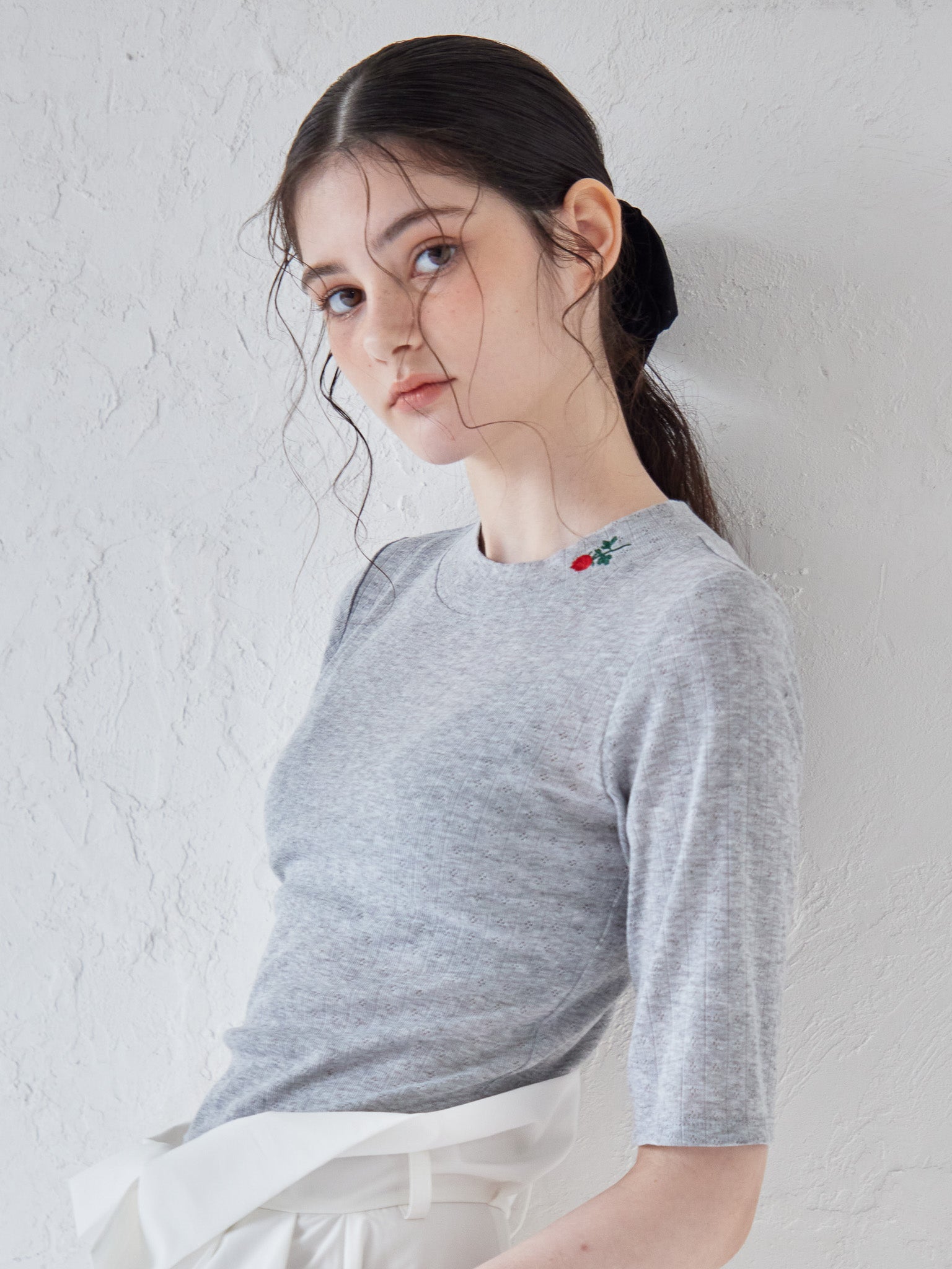 Rose embroidery eyelet short top グレー size:M model:170cm ALICE