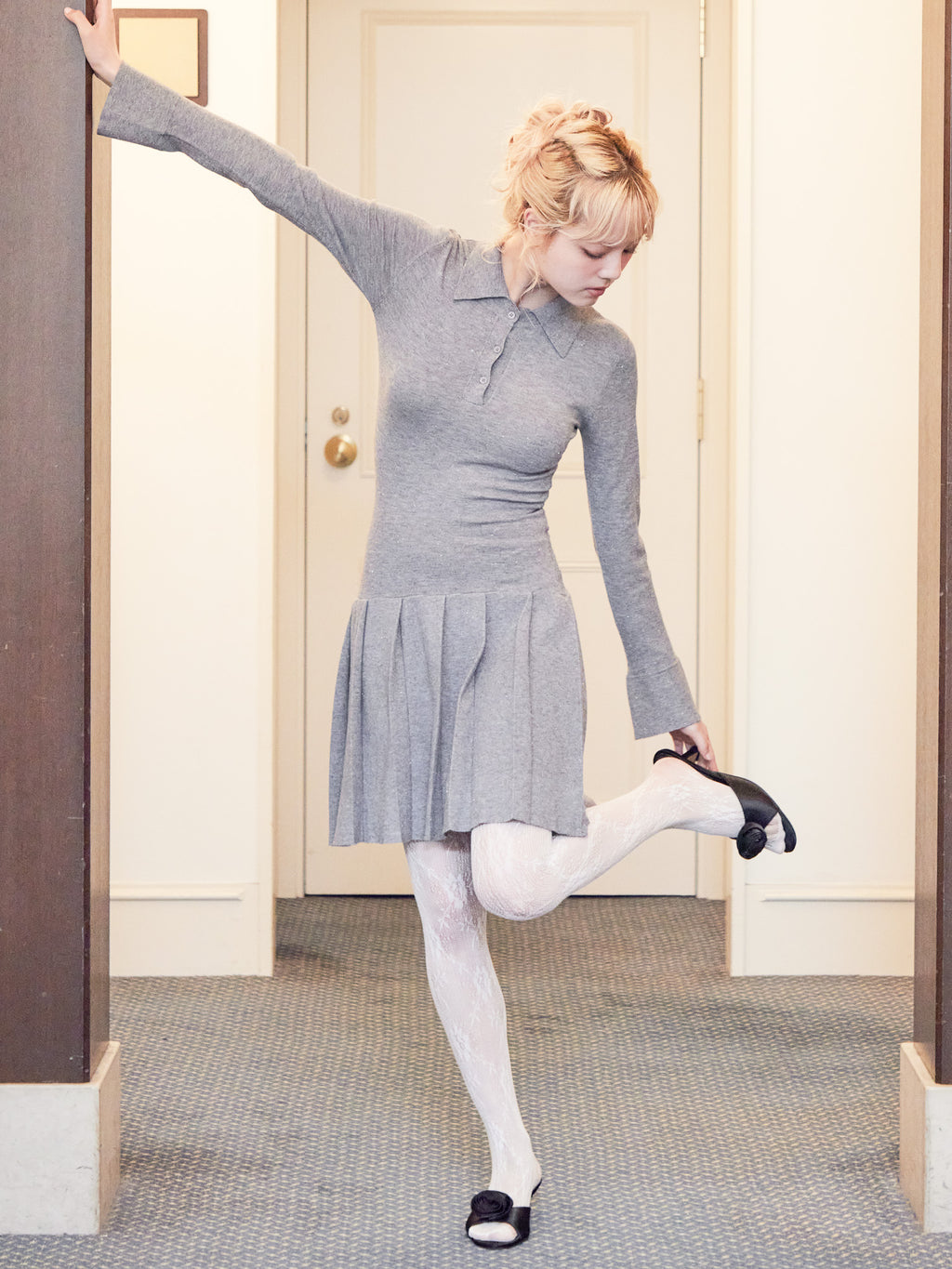 Low waist pleated glitter knit dress グレー size:M model:163cm MINAMI
