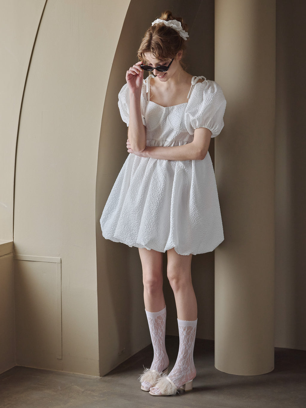 Back ribbon embossed volume mini dress ホワイト size:M model:175cm MARTA