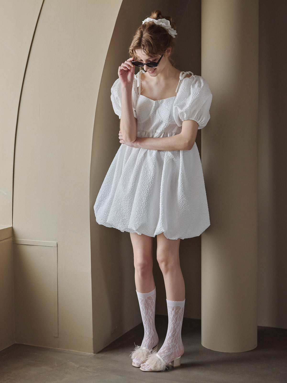 Back ribbon embossed volume mini dress ホワイト size:M model:175cm MARTA