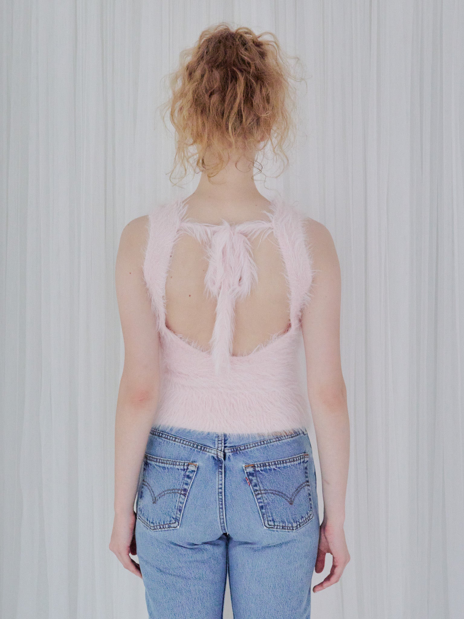 Back open shaggy knit tank top ピンク size:M model:173cm Olesia