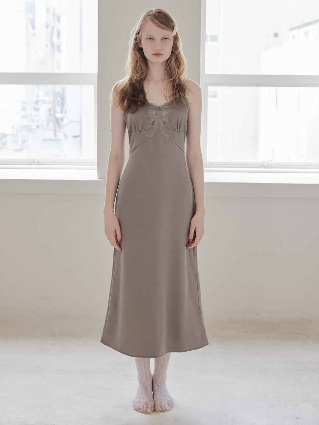 Ribbon embroidered satin cami dress モカ size:M model:173cm DASHA.G