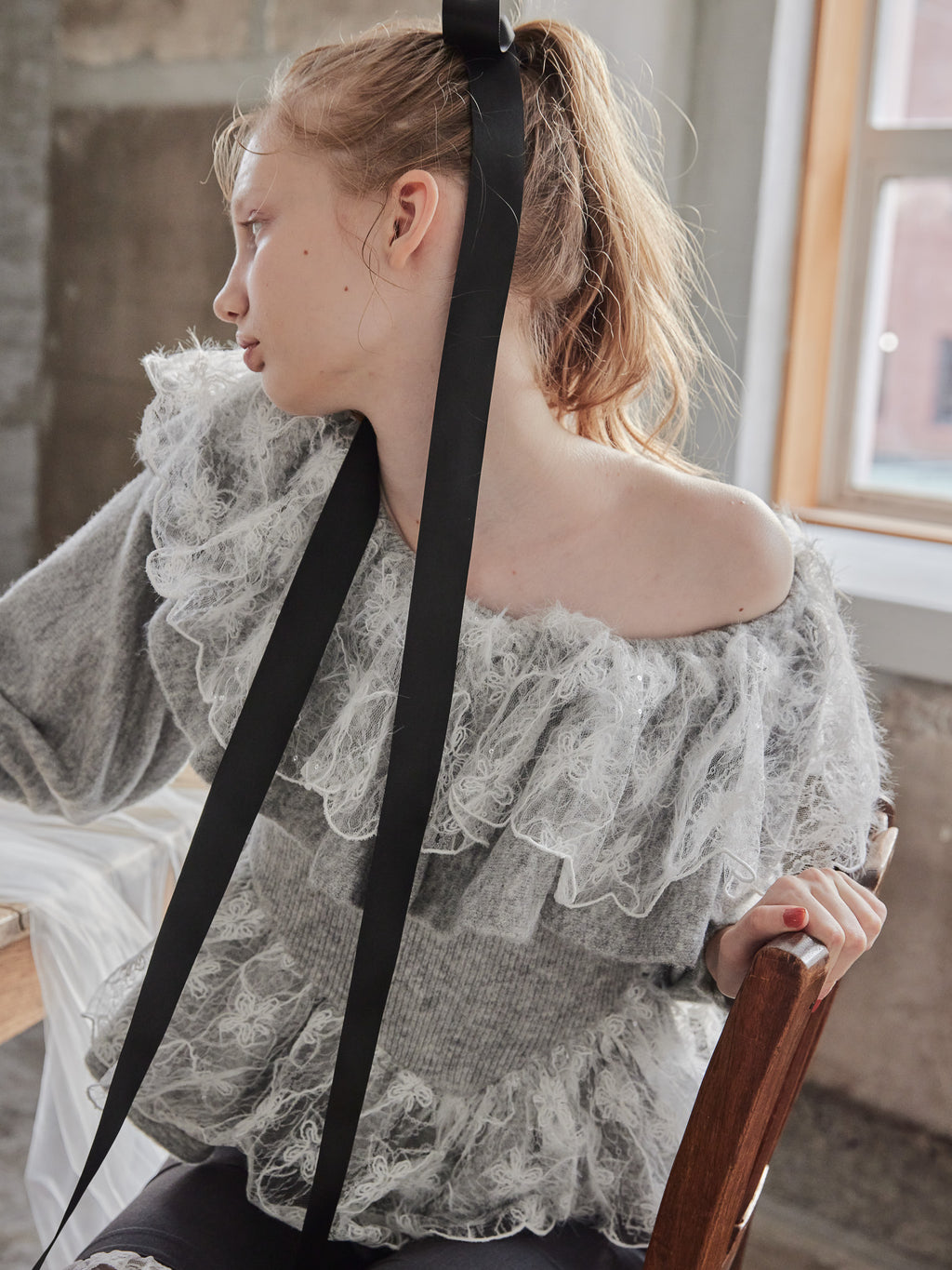 Shiny lace frill knit top グレー size:M model:173cm DASHA.G