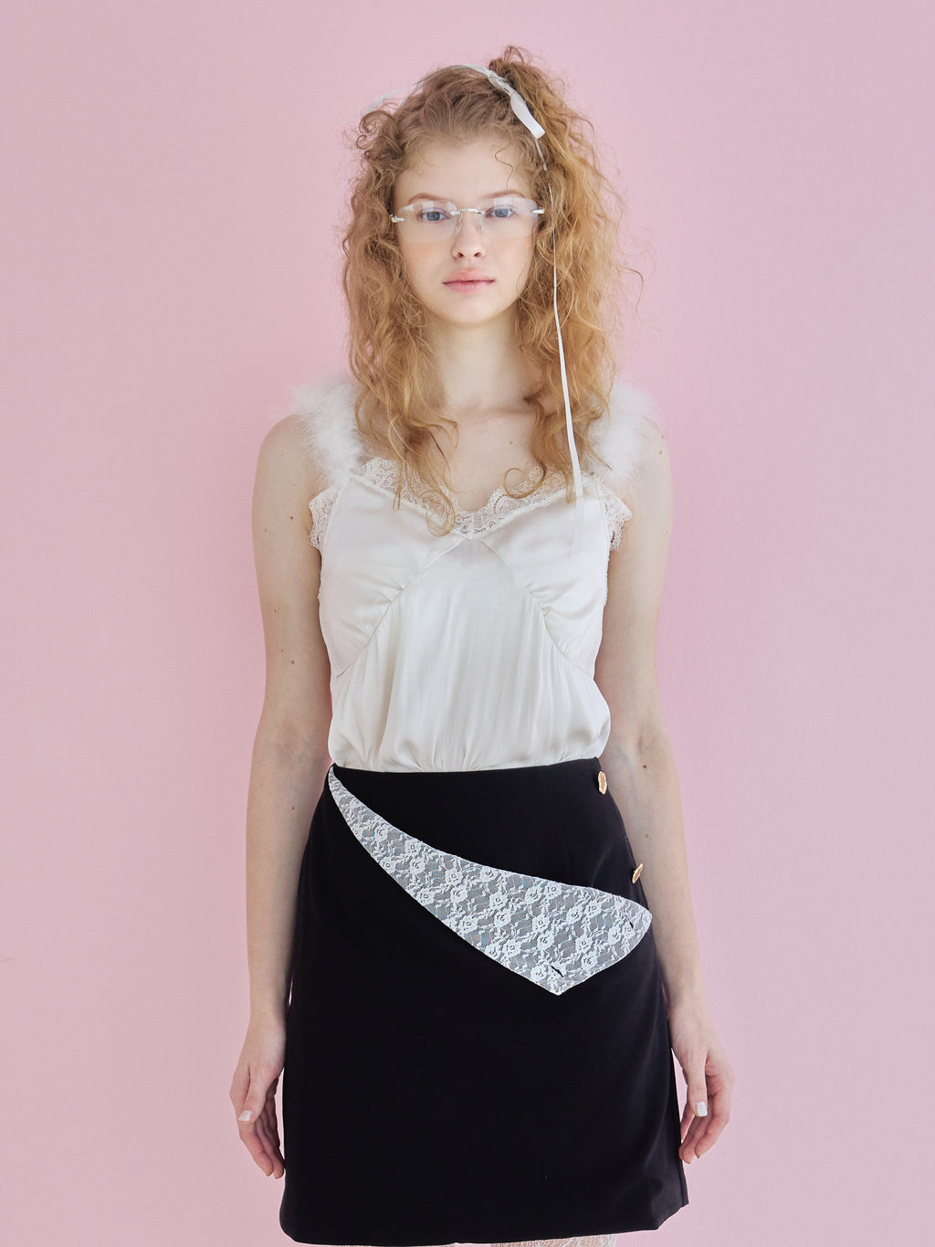 Fur shoulder satin camisole ホワイト size:M model:173cm Olesia