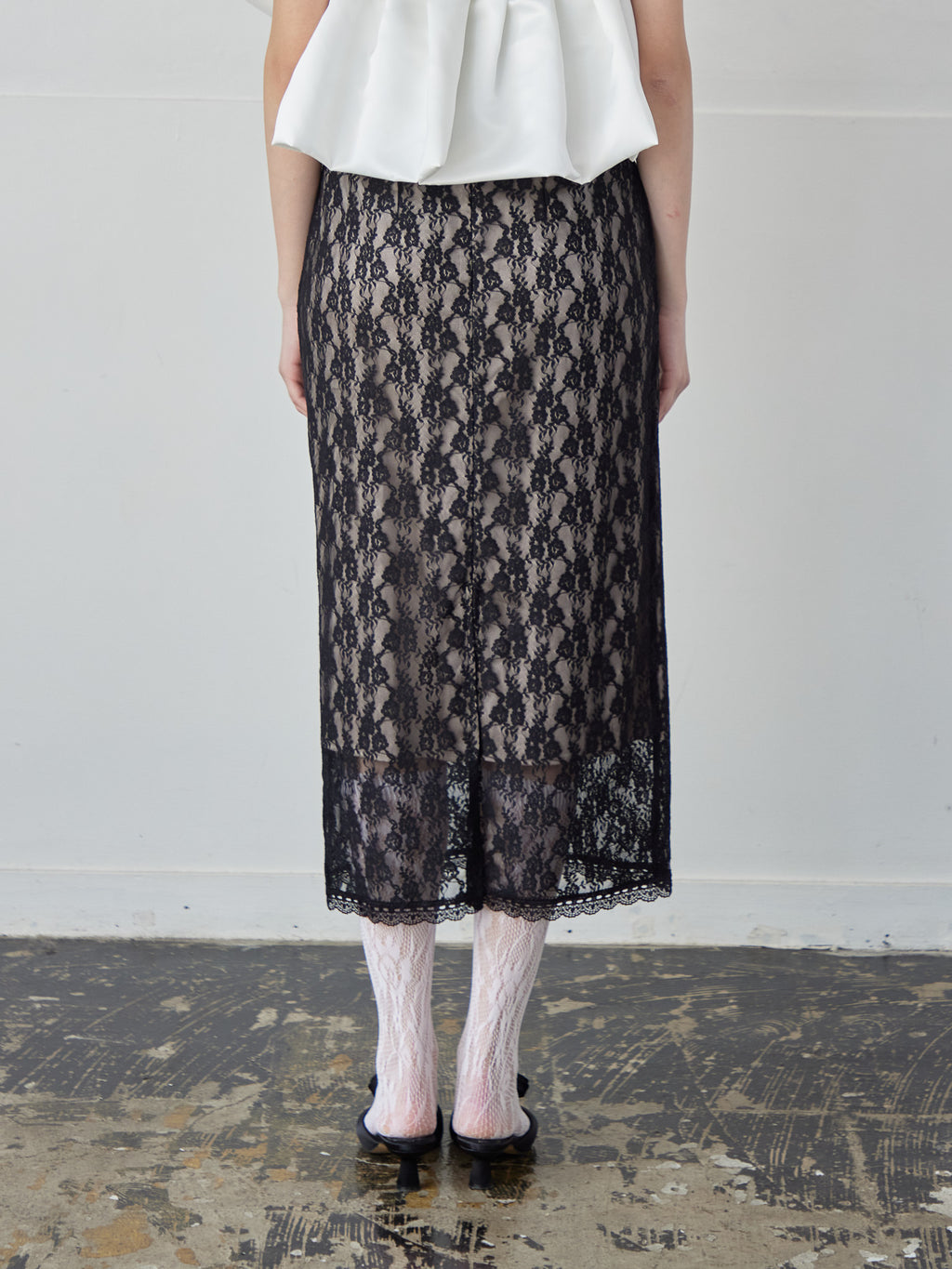 Ribbon embroidered lace tight skirt ブラック