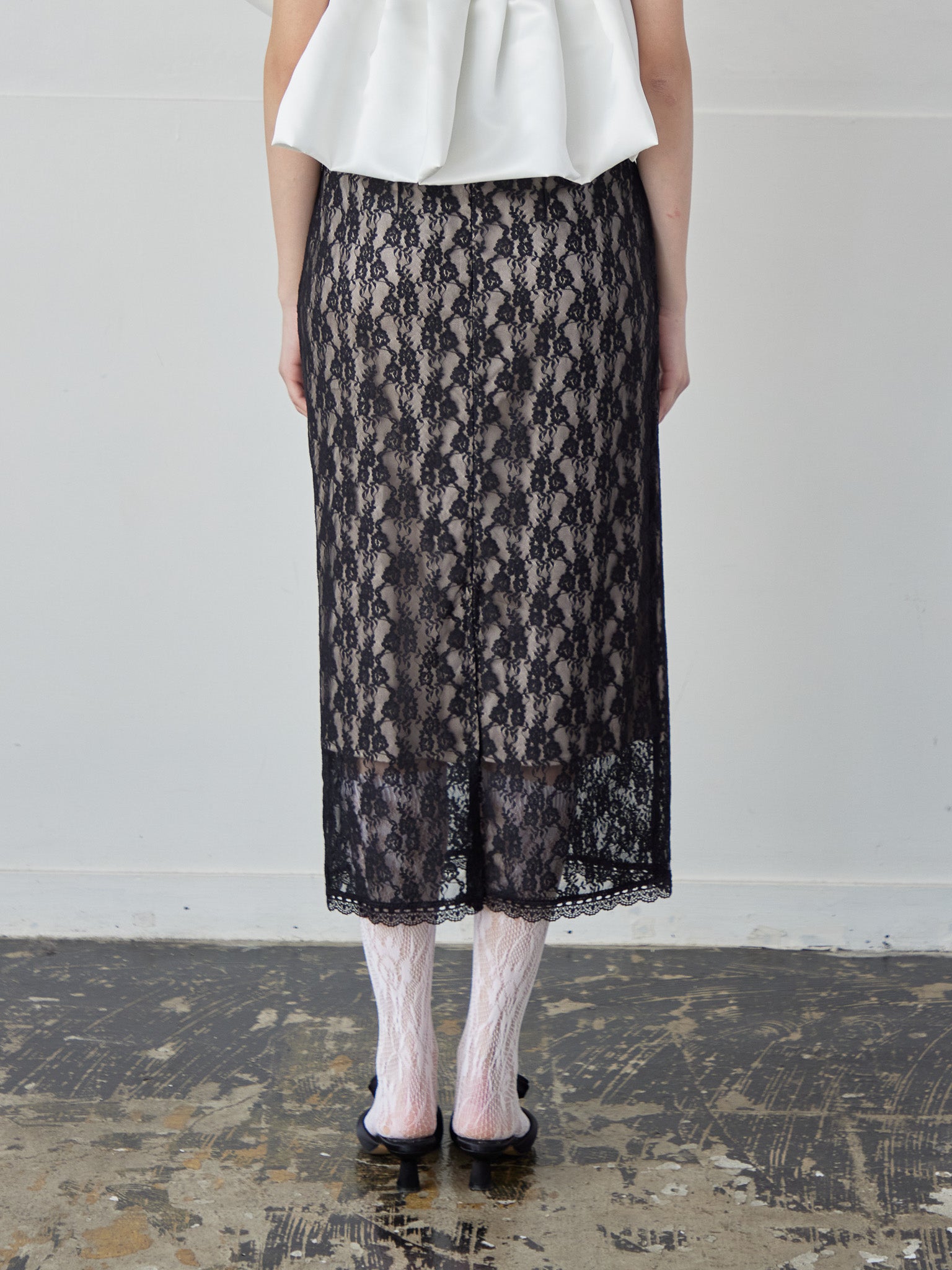 Ribbon embroidered lace tight skirt ブラック