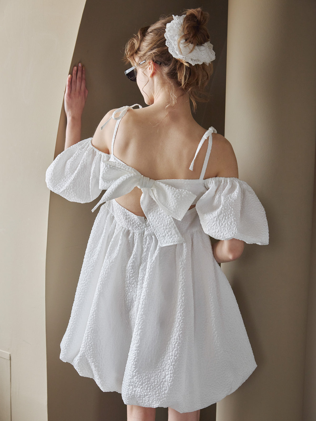 Back ribbon embossed volume mini dress
