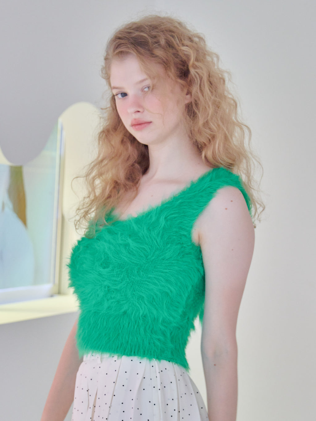 Back open shaggy knit tank top グリーン size:M model:173cm Olesia