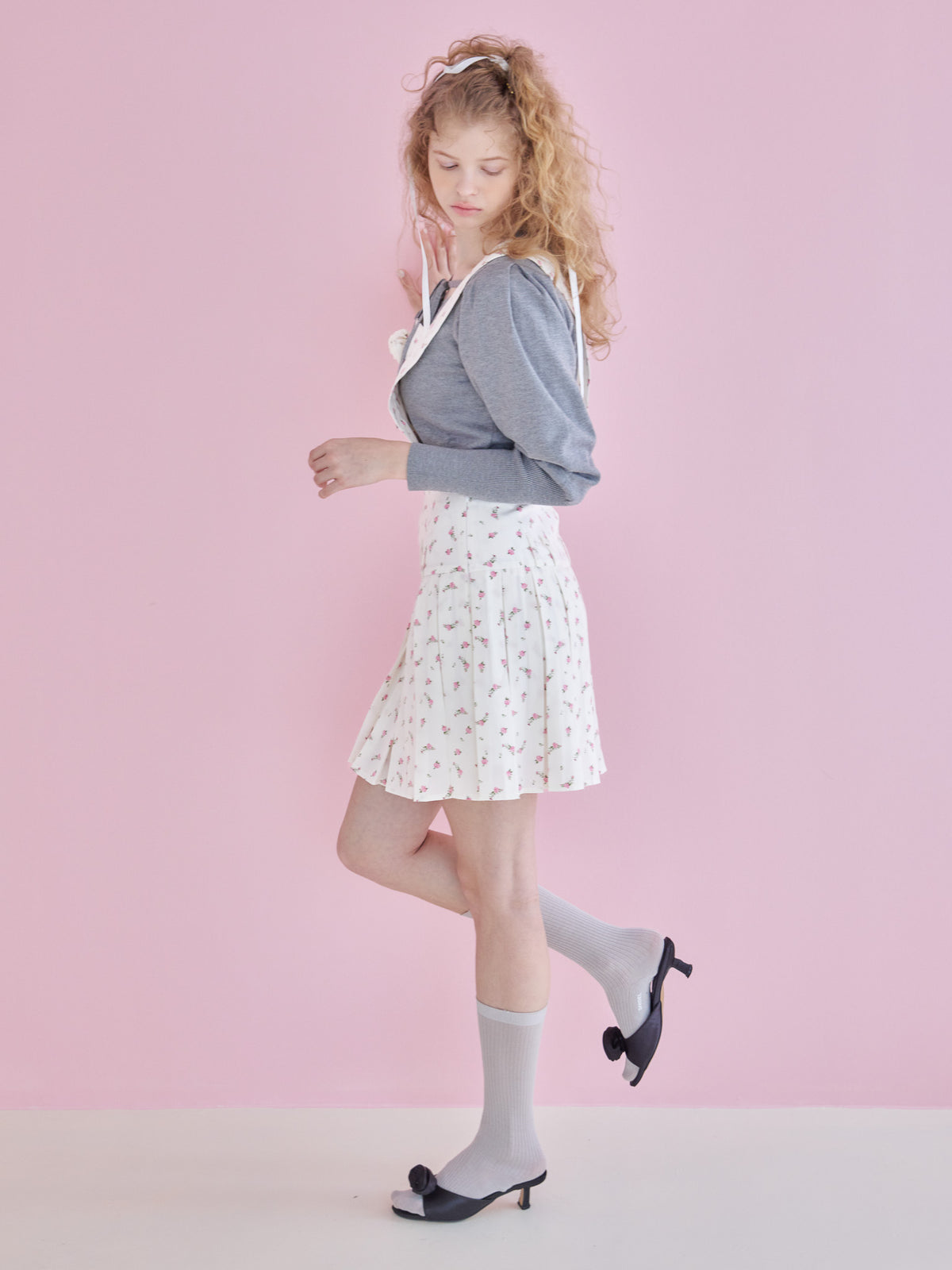 Rose pleated apron dress ホワイト size:M model:173cm Olesia
