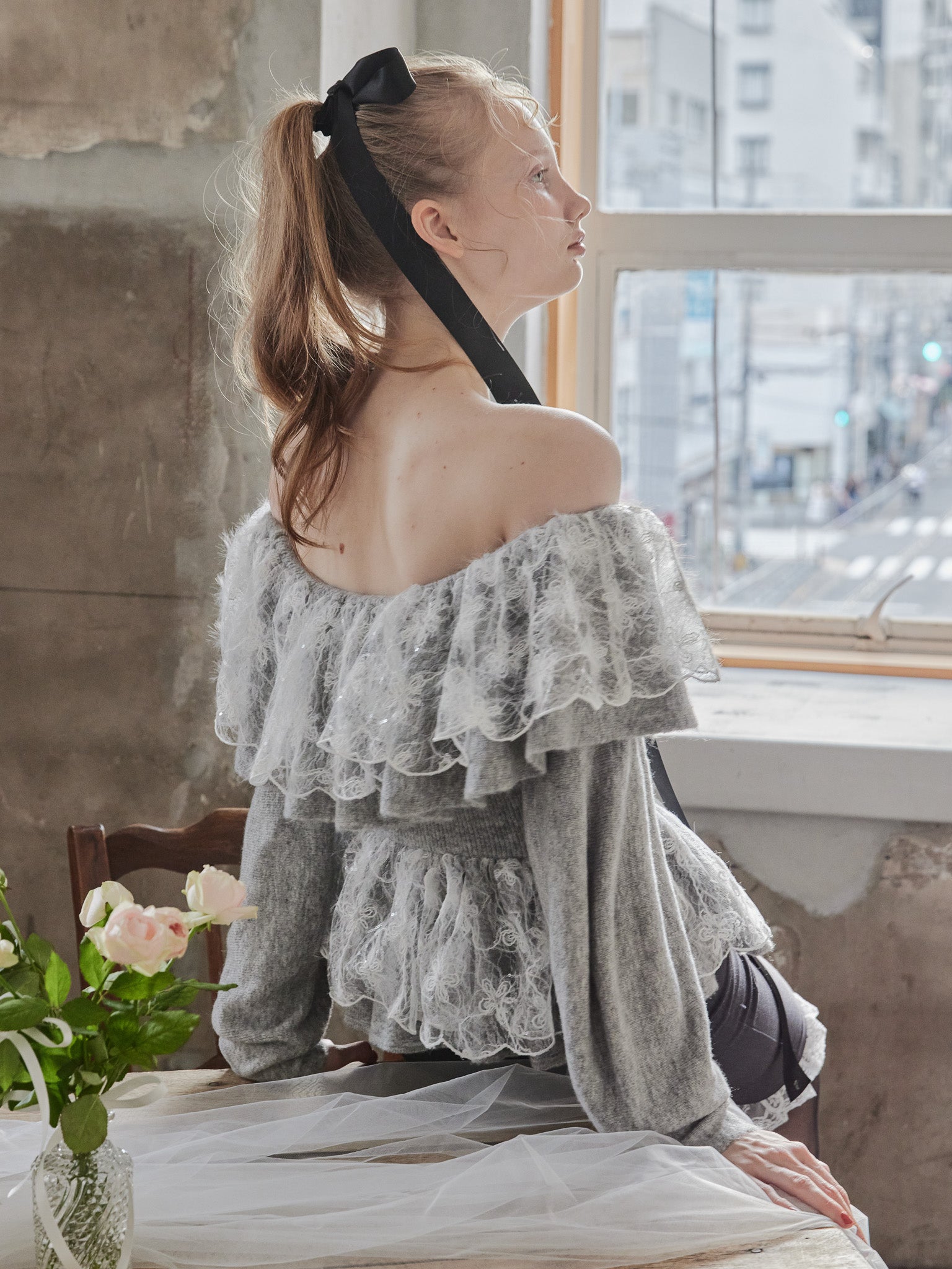 Shiny lace frill knit top グレー size:M model:173cm DASHA.G