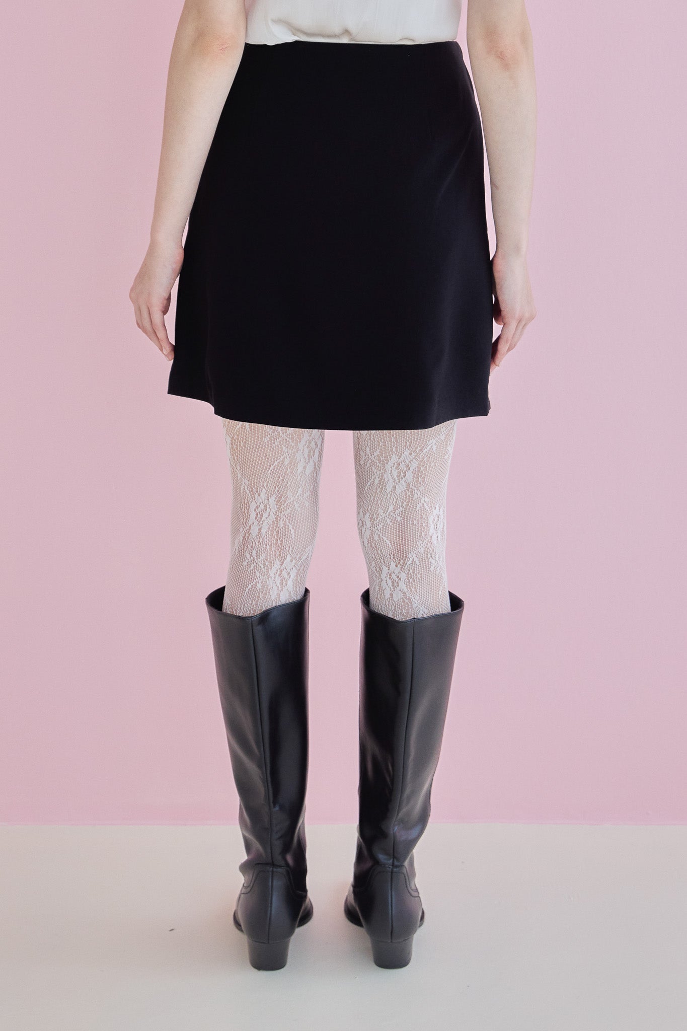 Lace lined mini skirt ブラック size:M model:173cm Olesia