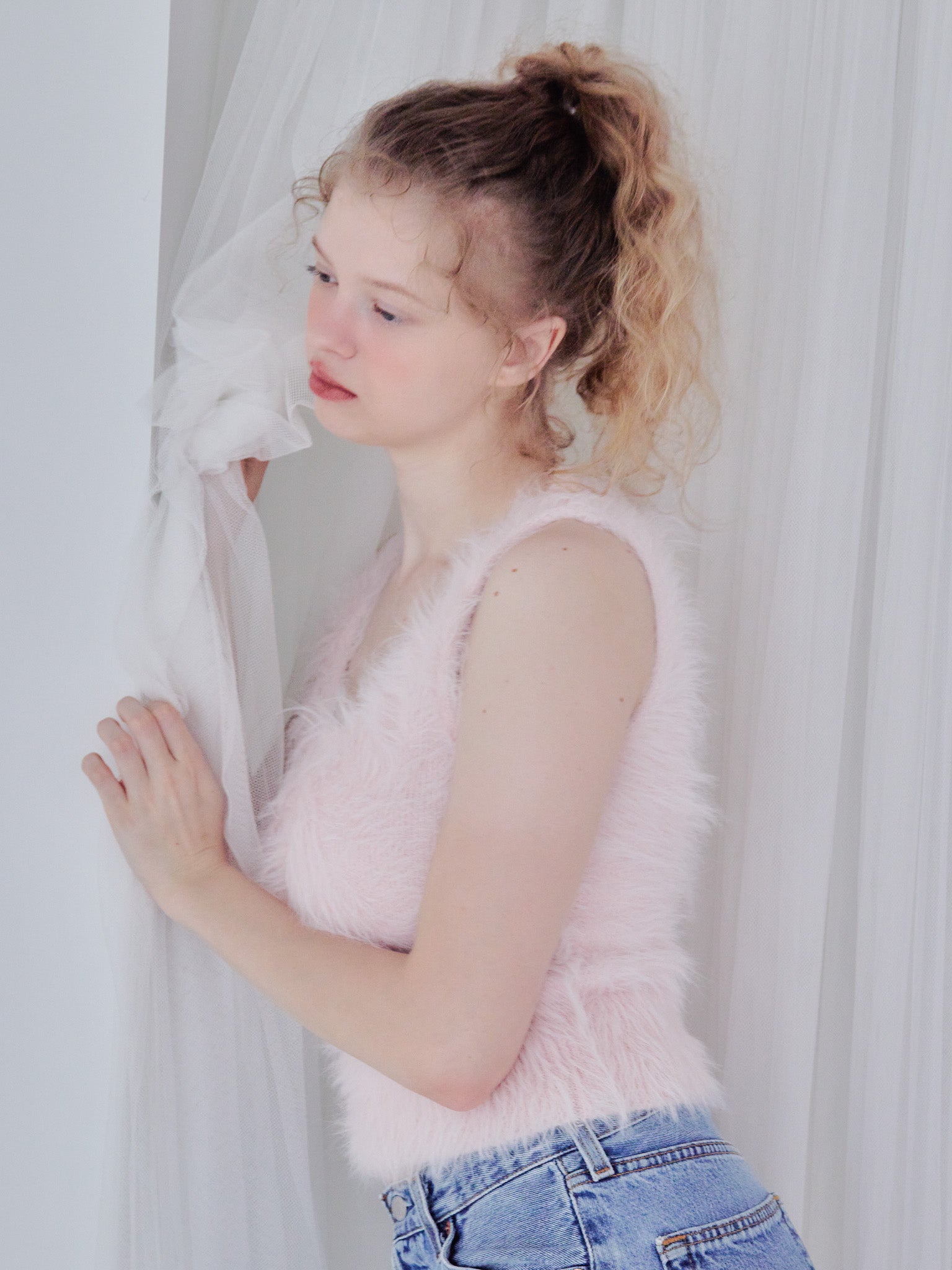 Back open shaggy knit tank top ピンク size:M model:173cm Olesia