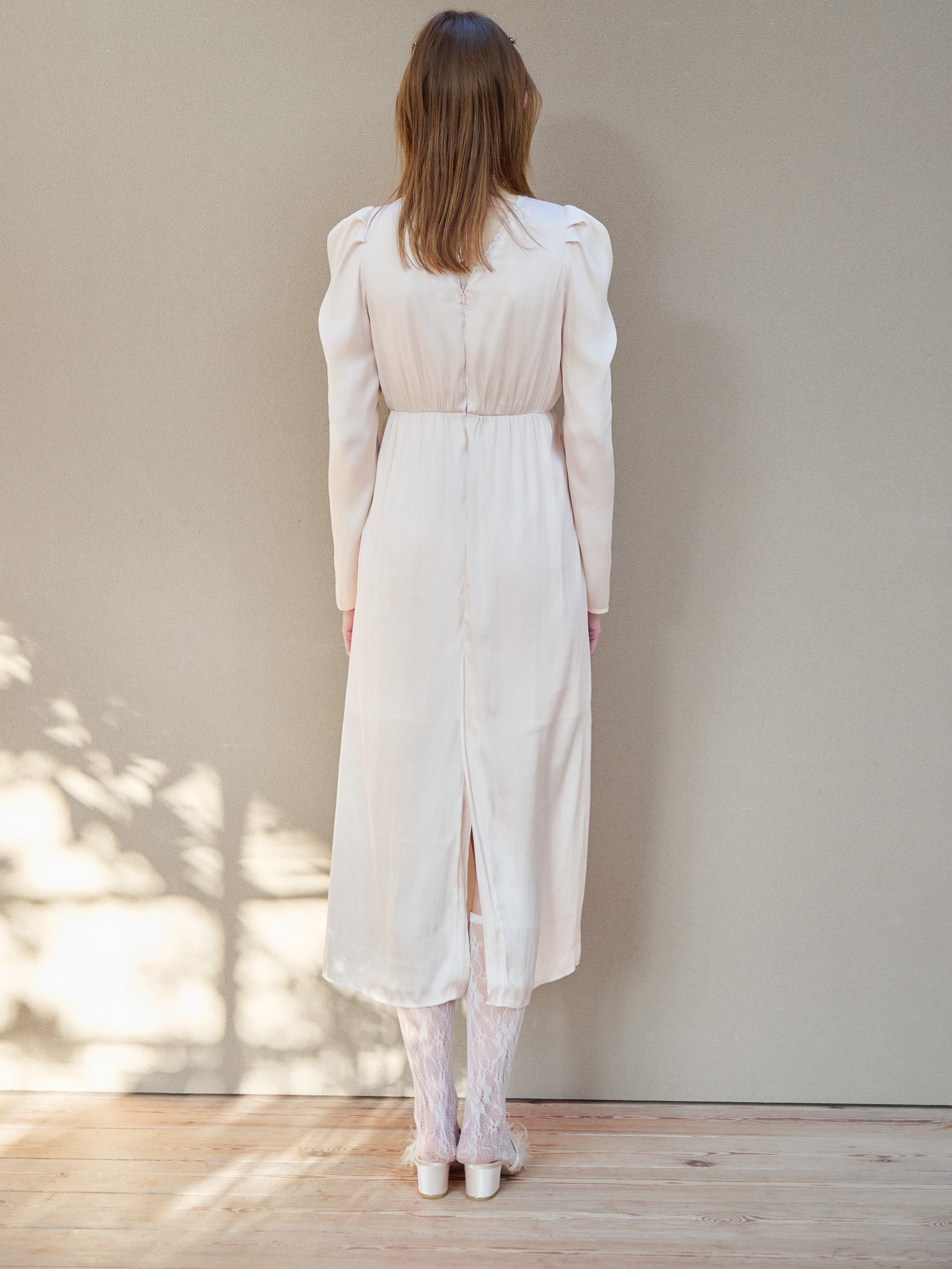 Tulip embroidered dress ピンクベージュ size:M model:174cm KATERYNA
