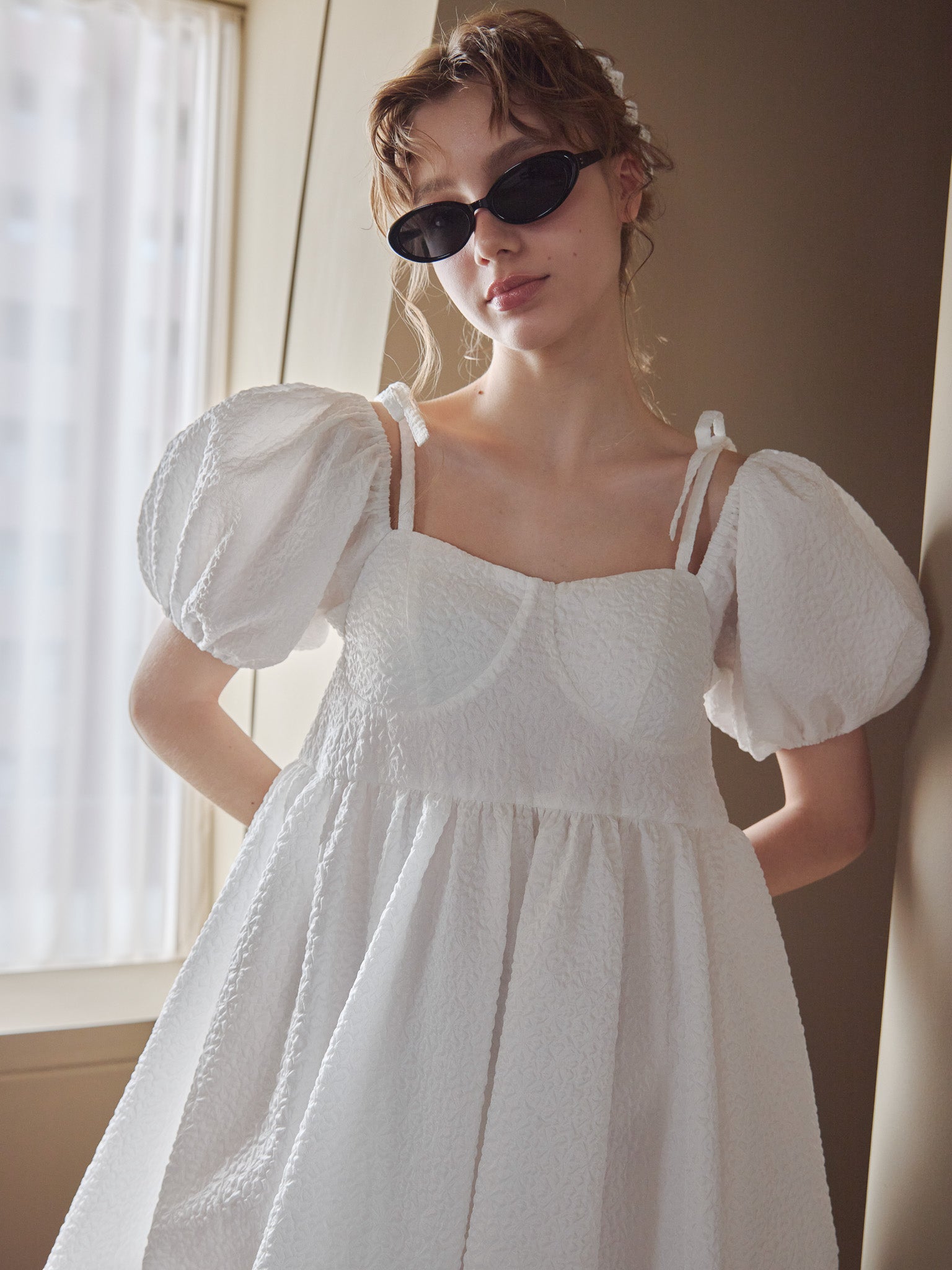 Back ribbon embossed volume mini dress ホワイト size:M model:175cm MARTA