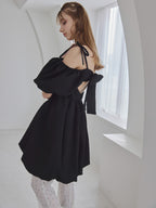 Back ribbon embossed volume mini dress ブラック size:M model:175cm MARTA