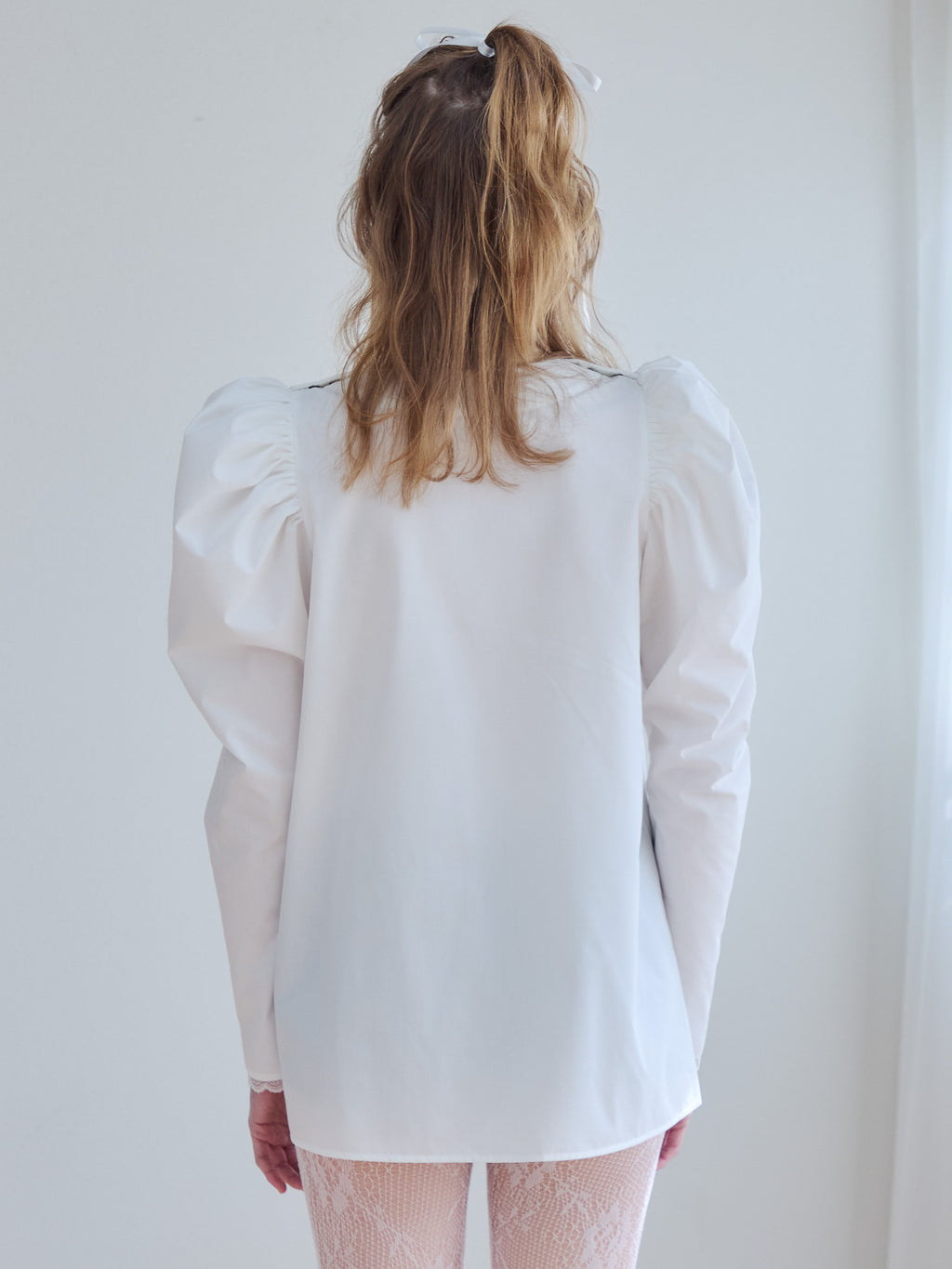 Tulip embroidered volume sleeve blouse ホワイト size:M model:174cm KATERYNA