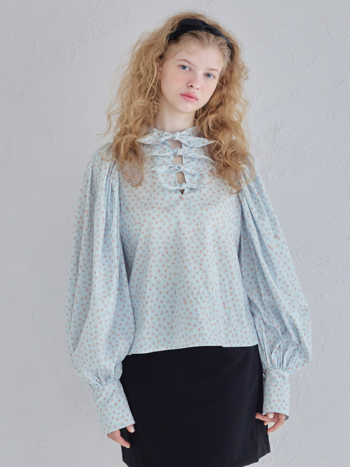 Many ribbon volume sleeve blouse ブルー size:M model:173cm Olesia
