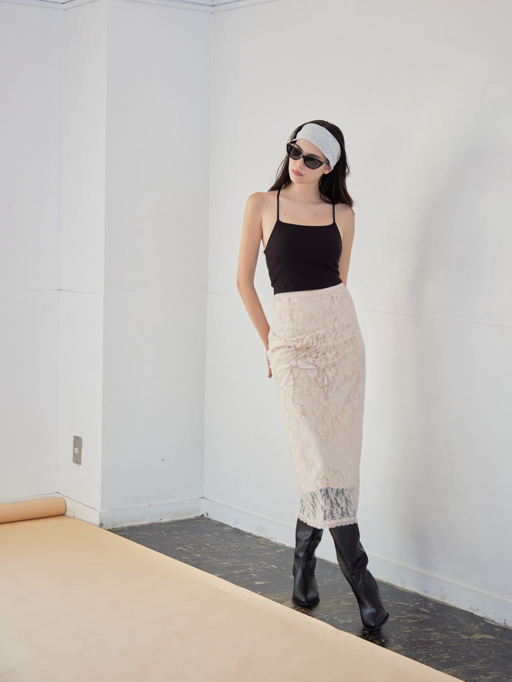 Ribbon embroidered lace tight skirt ピンク