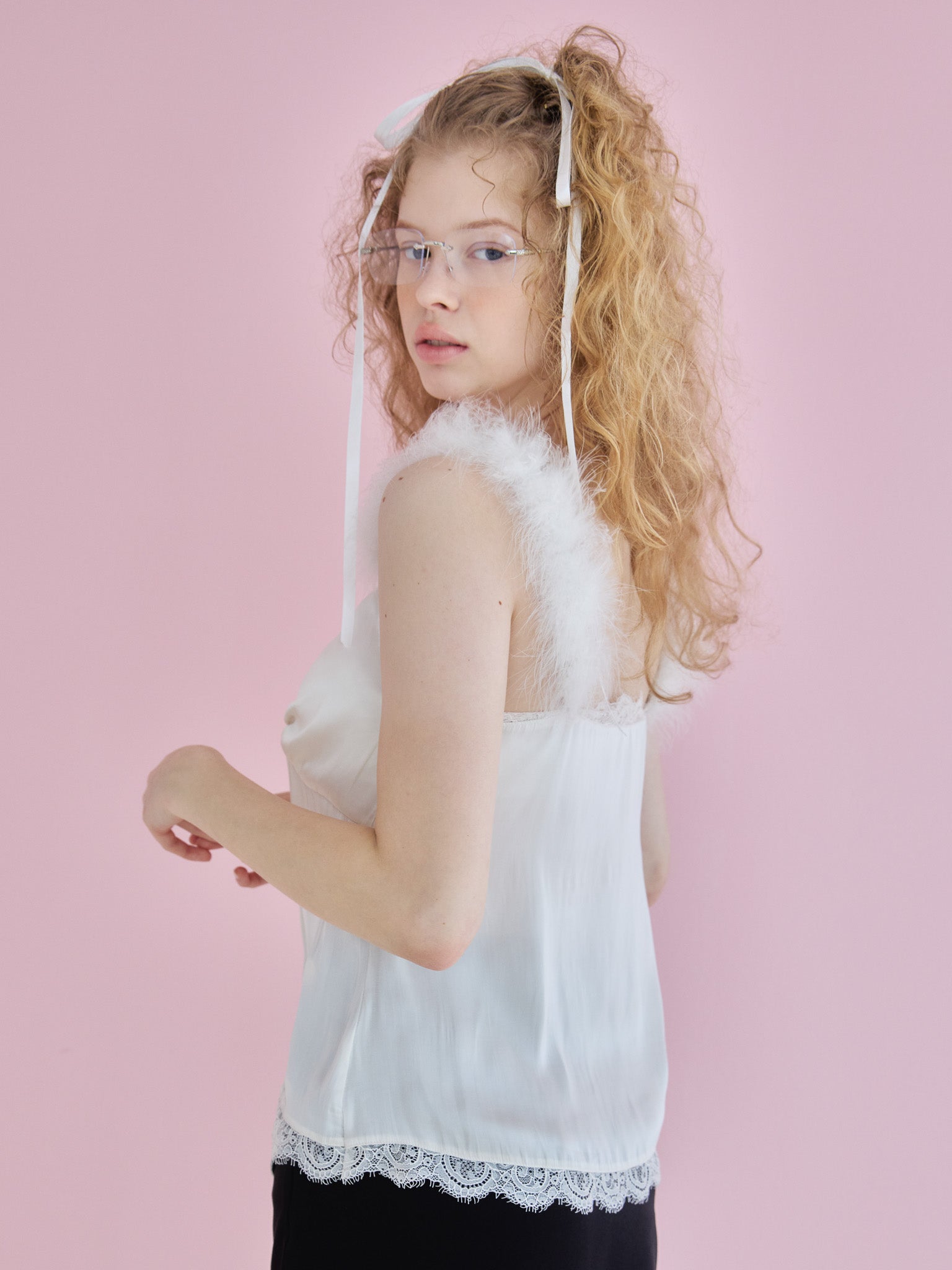 Fur shoulder satin camisole ホワイト size:M model:173cm Olesia
