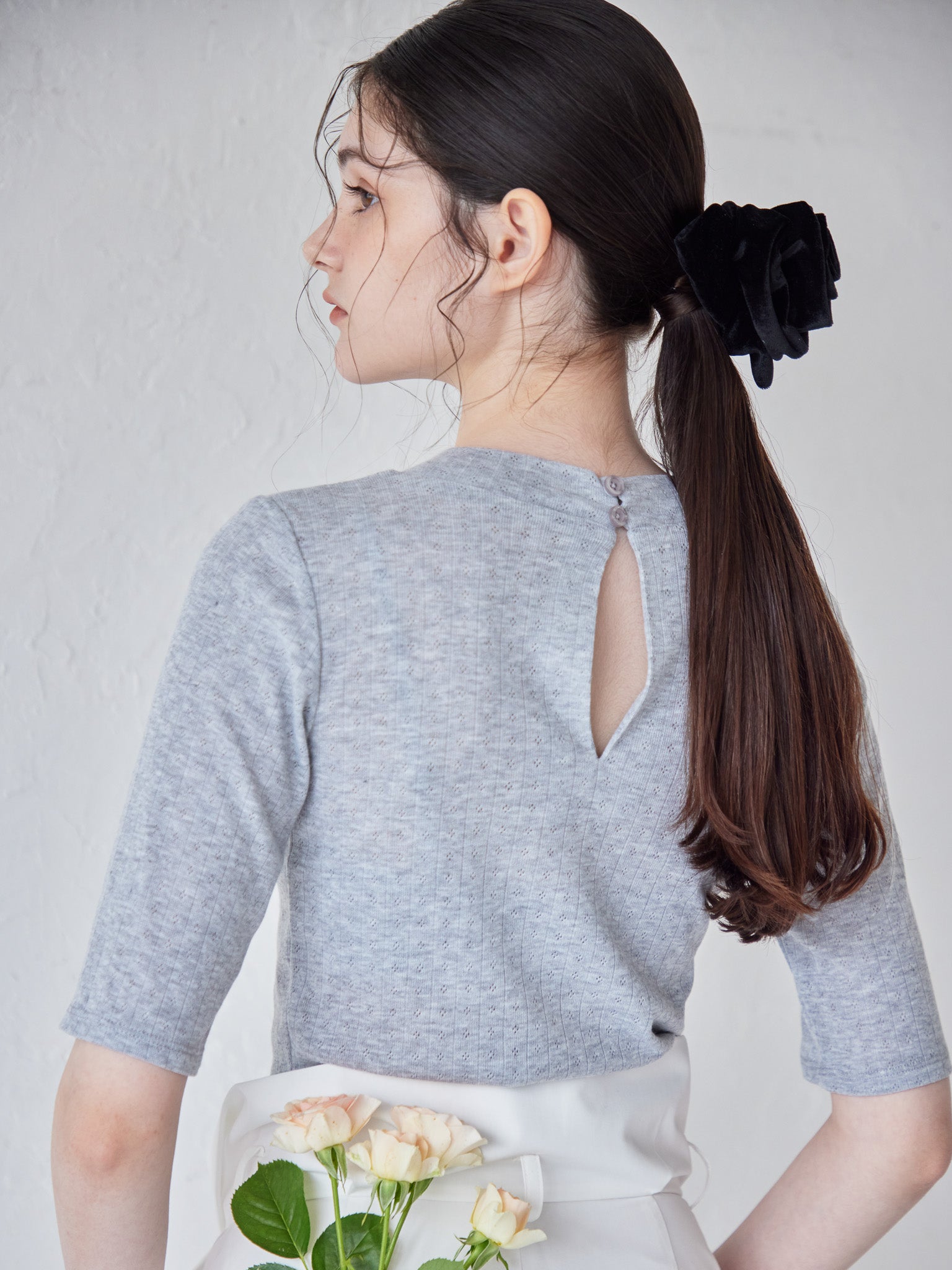 Rose embroidery eyelet short top グレー size:M model:170cm ALICE