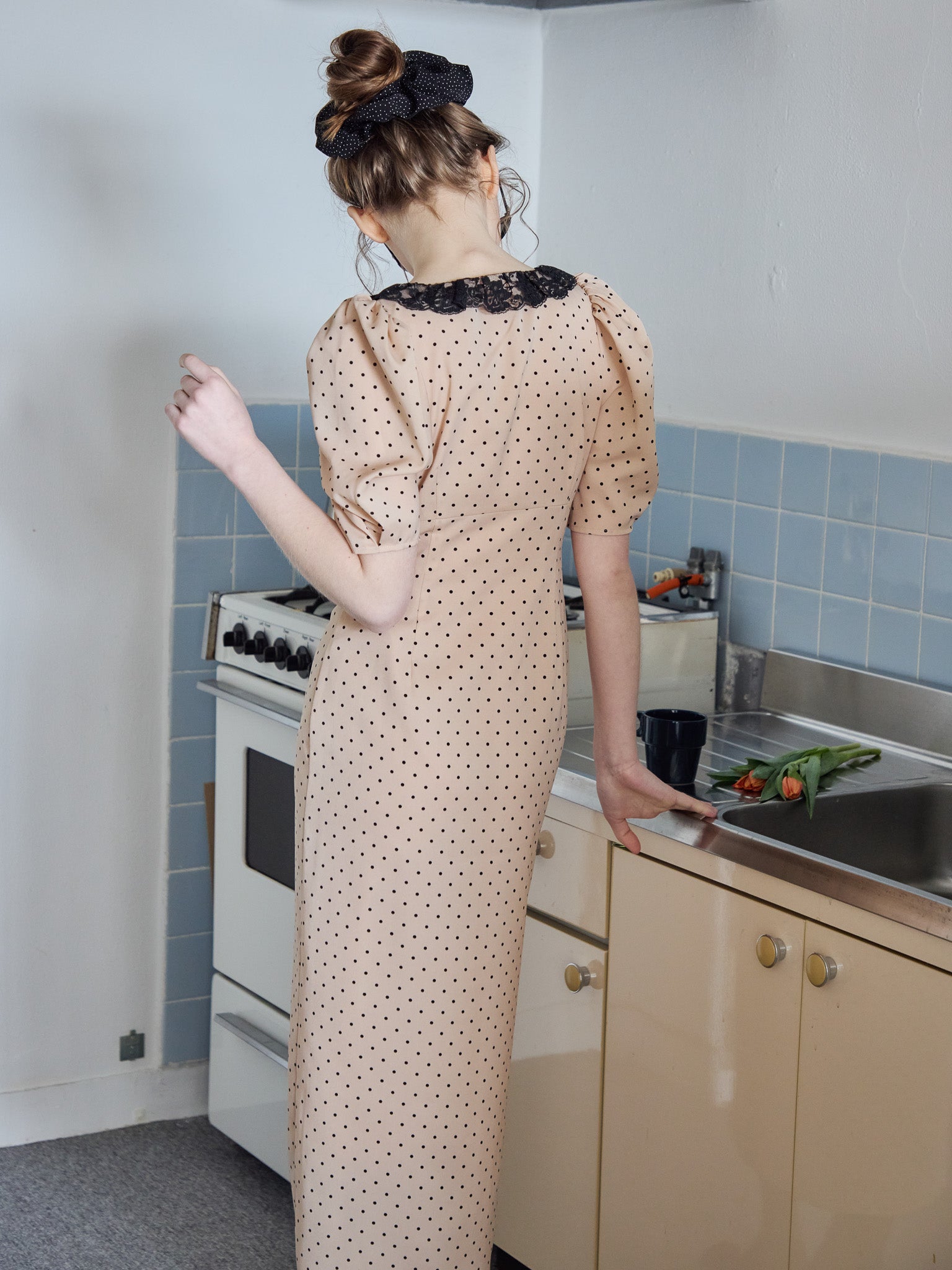 Decollete lace dress ベージュ size:M model:171cm ANIUTA