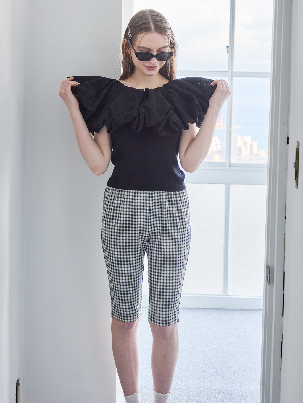 Embroidered balloon collar knit top ブラック size:M model:171cm ANIUTA