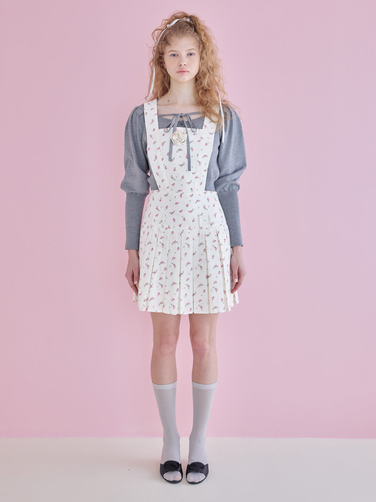 Rose pleated apron dress ホワイト size:M model:173cm Olesia