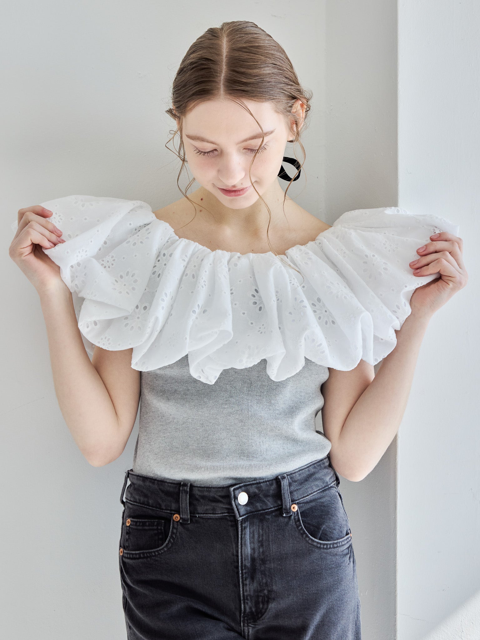 Embroidered balloon collar knit top グレー size:M model:171cm ANIUTA