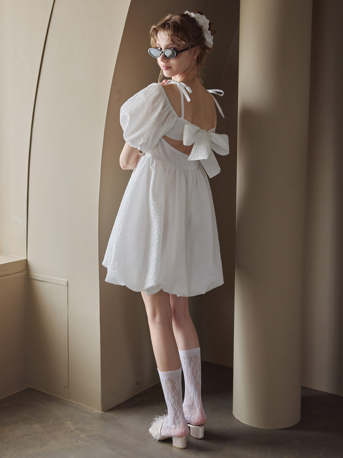 Back ribbon embossed volume mini dress ホワイト size:M model:175cm MARTA