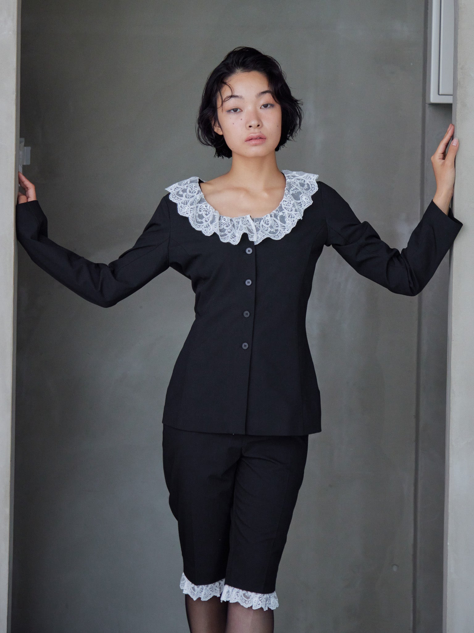 Lace trimmed tailored blouse ブラック size:M model:161cm 富樫かなえ