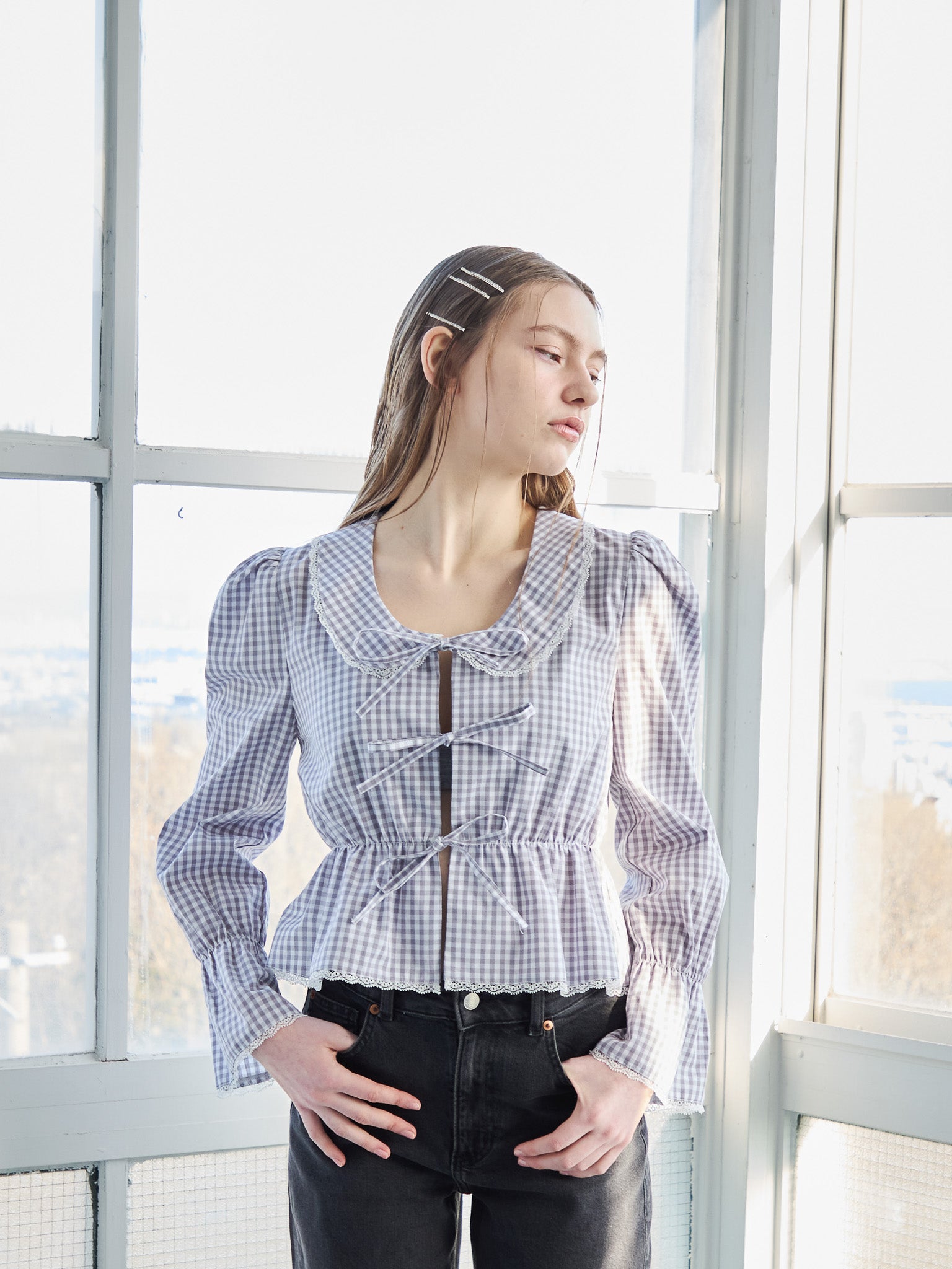 Front ribbon blouse グレー size:M model:171cm ANIUTA