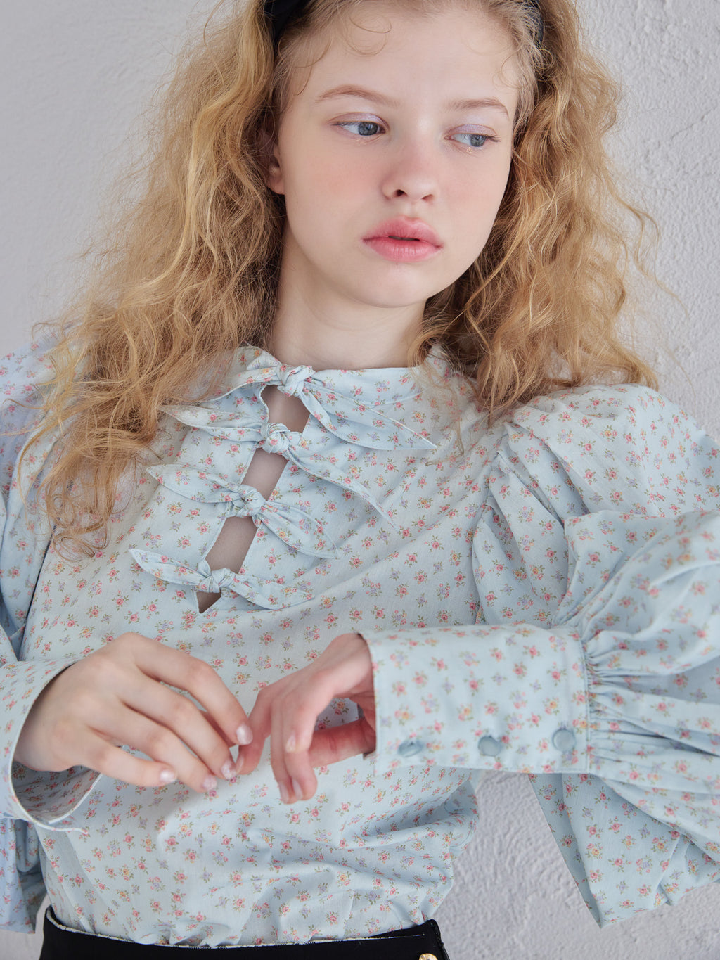 Many ribbon volume sleeve blouse ブルー size:M model:173cm Olesia