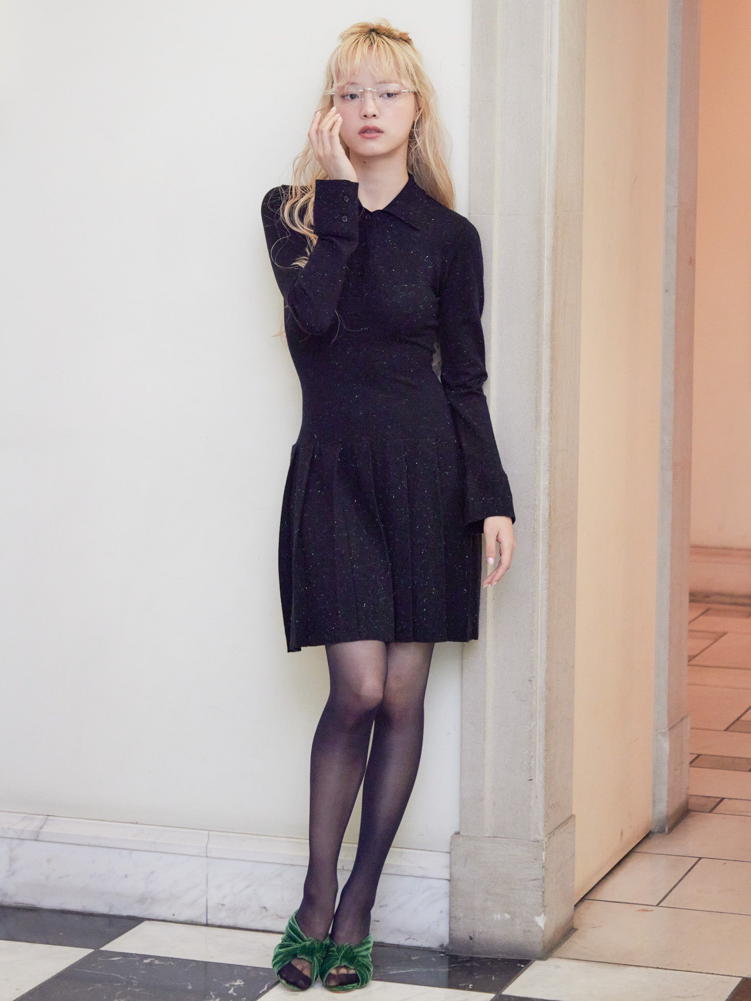 Low waist pleated glitter knit dress ブラック size:M model:163cm MINAMI