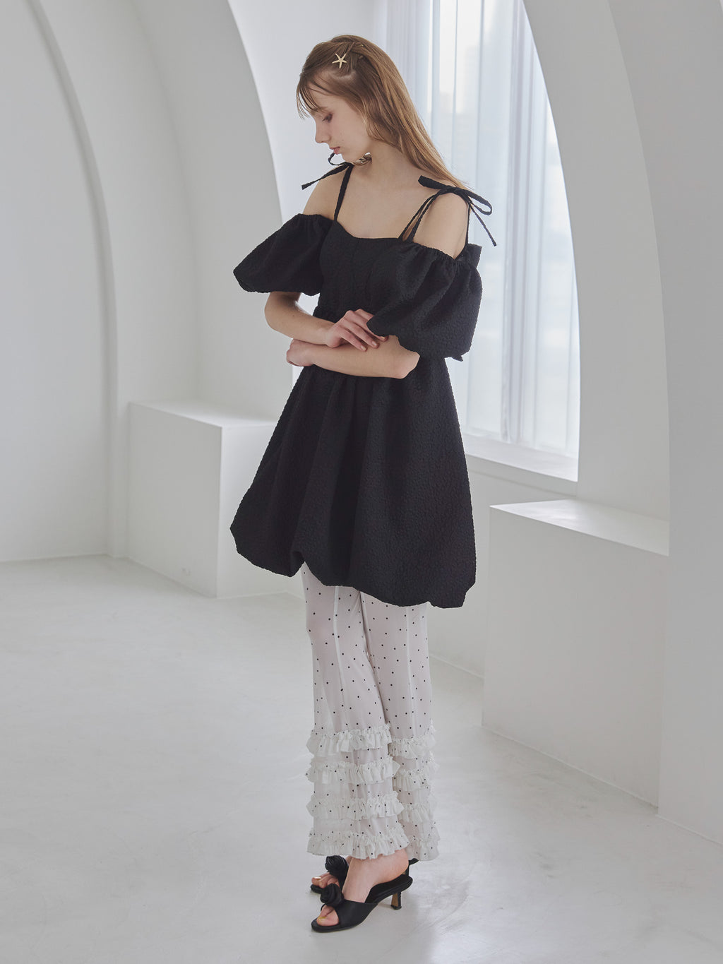 Back ribbon embossed volume mini dress ブラック size:M model:175cm MARTA