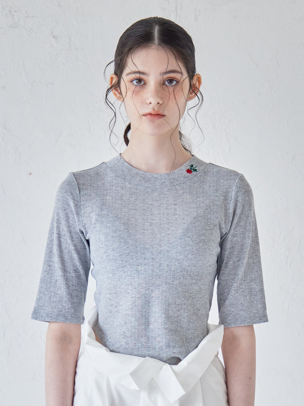 Rose embroidery eyelet short top グレー size:M model:170cm ALICE