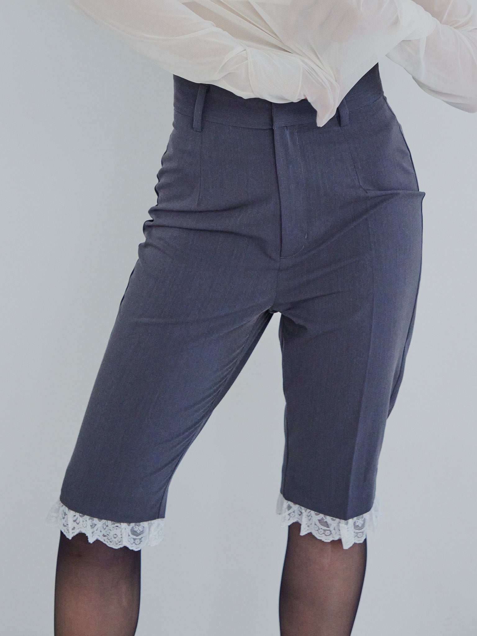 Hem lace sabrina pants グレー size:M model:161cm 富樫かなえ