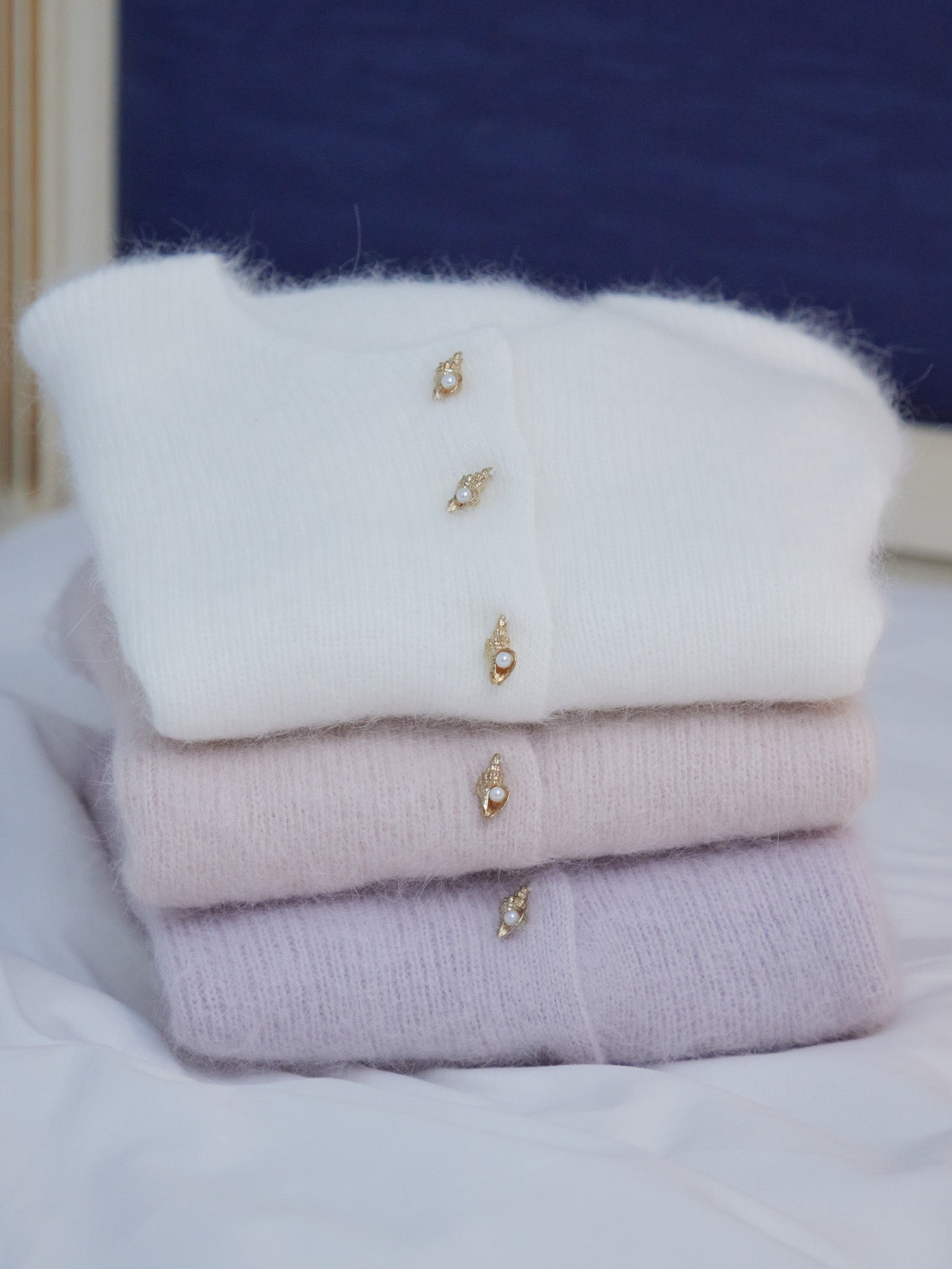 Shell button shaggy cardigan model:163cm MINAMI