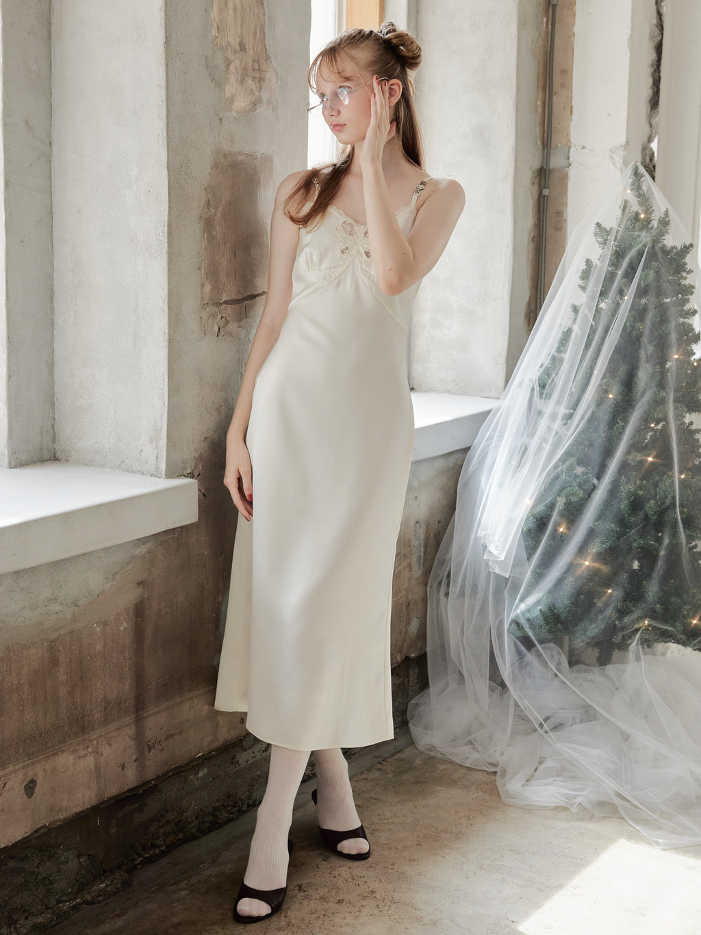 Ribbon embroidered satin cami dress アイボリー size:M model:173cm DASHA.G
