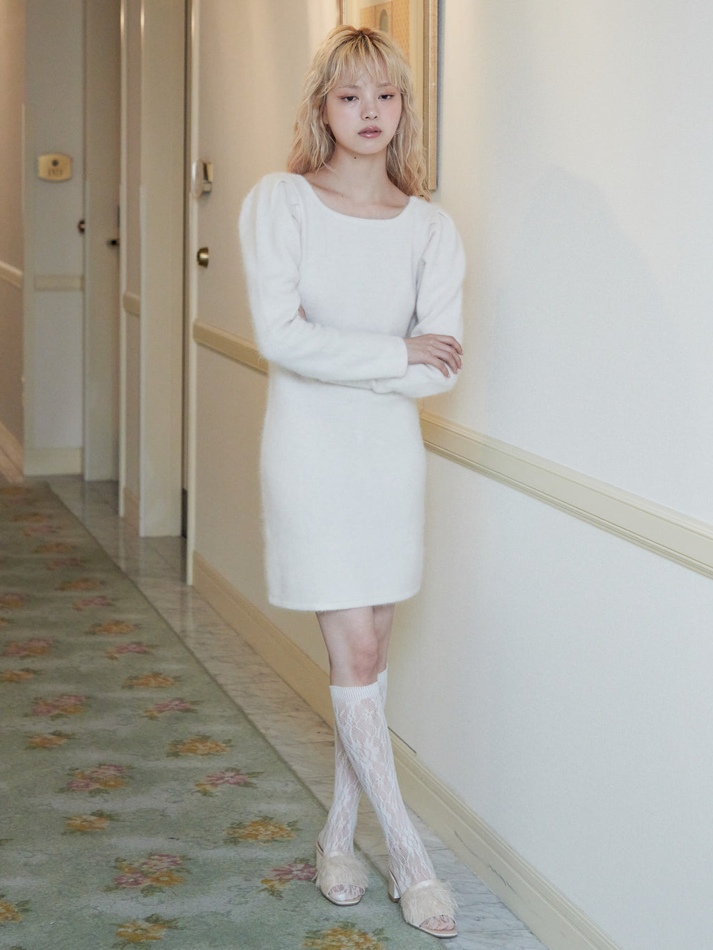 Back open shaggy knit mini dress ホワイト size:M model:163cm MINAMI