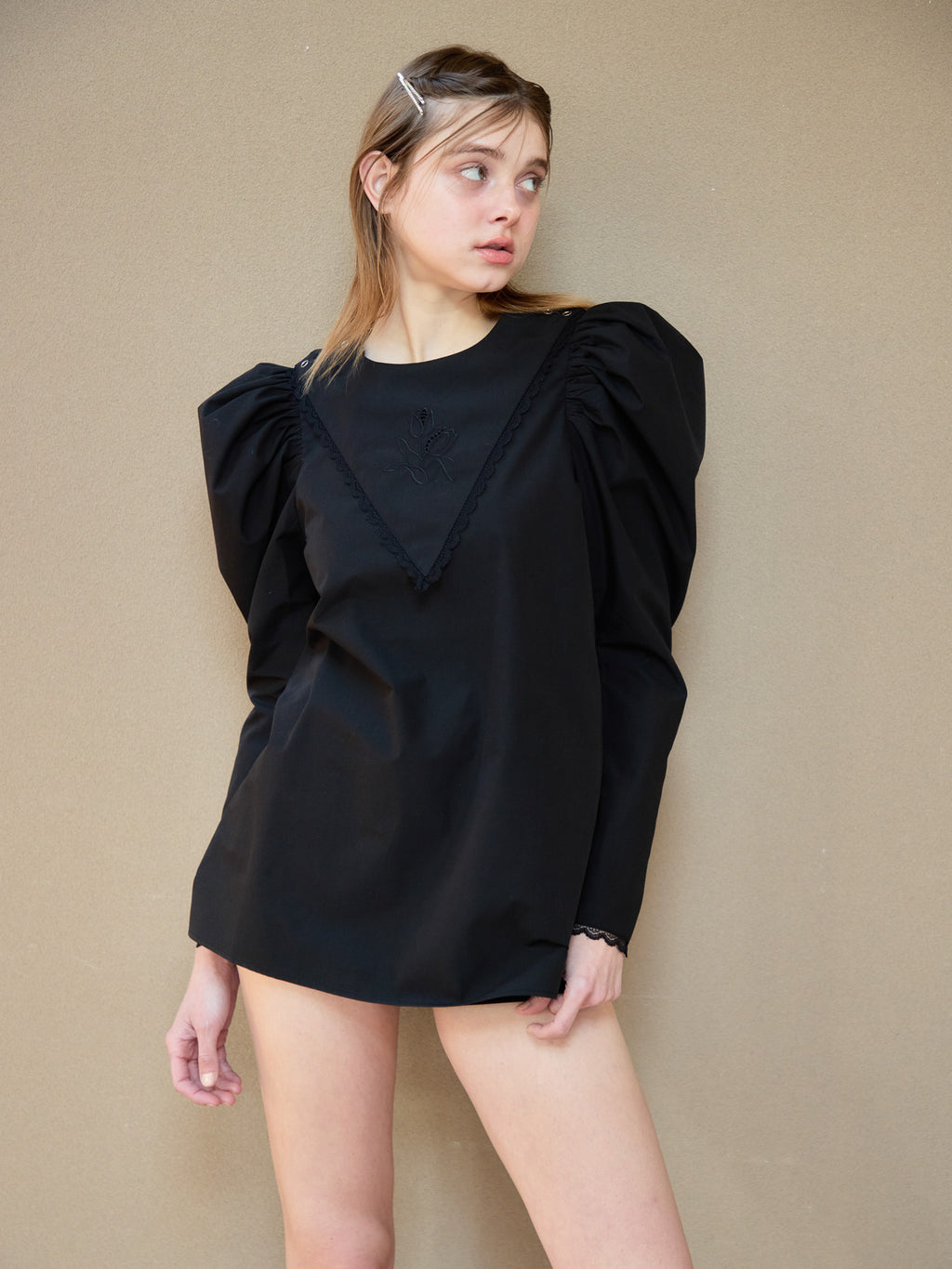 Tulip embroidered volume sleeve blouse ブラック size:M model:174cm KATERYNA