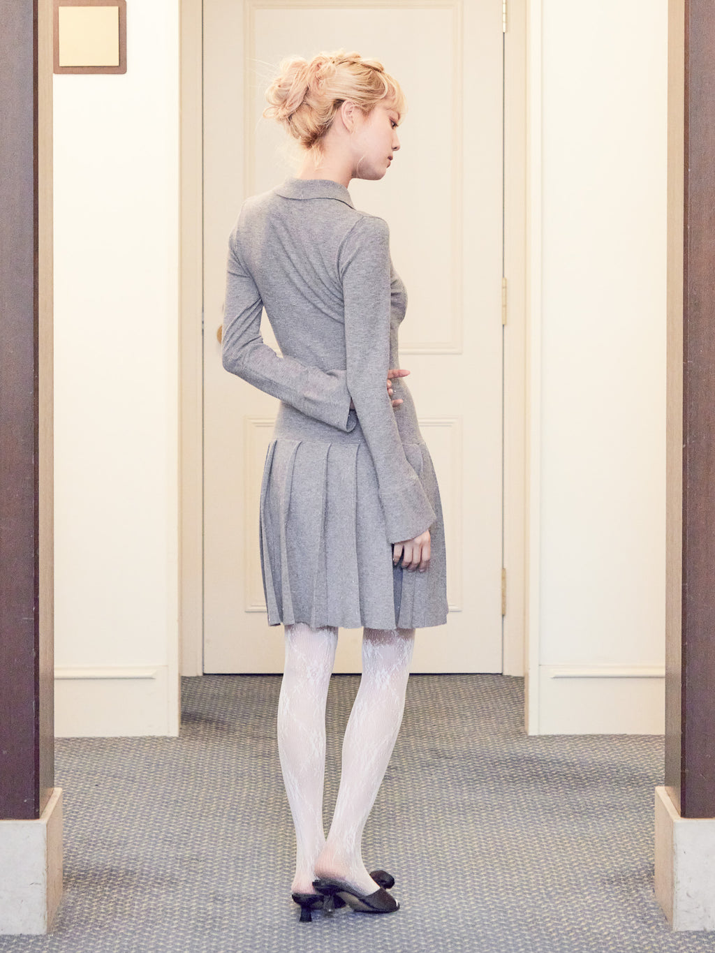 Low waist pleated glitter knit dress グレー size:M model:163cm MINAMI