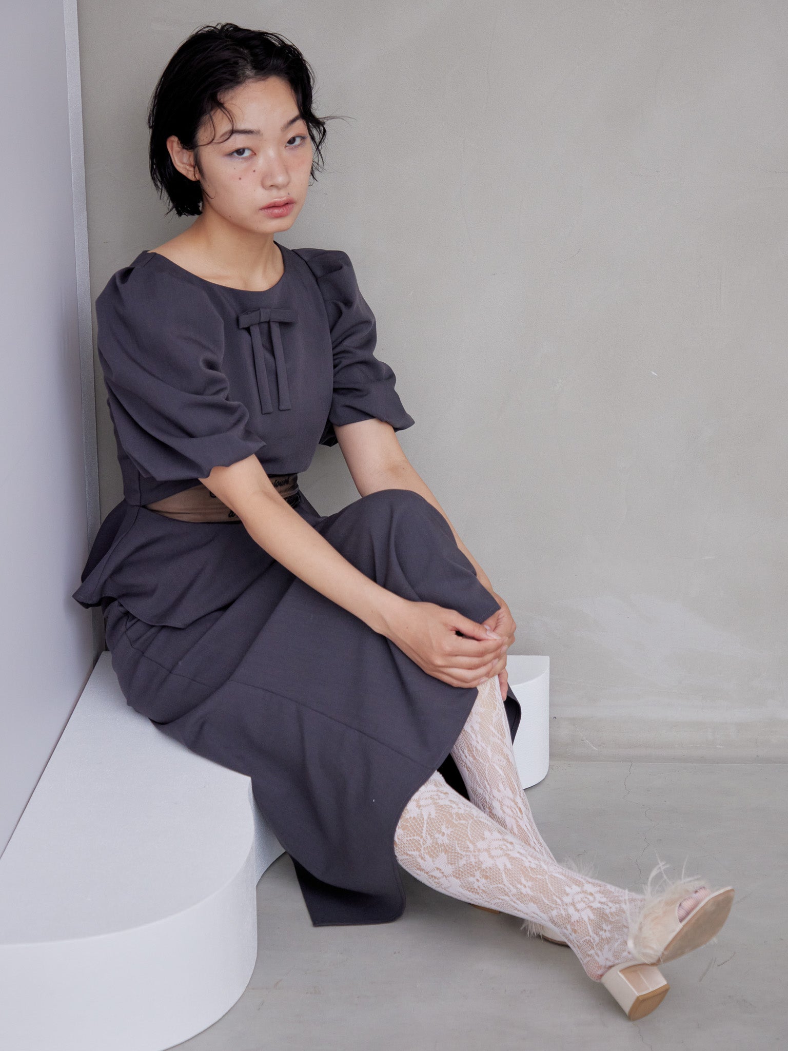 Sheer embroidered puff sleeve dress グレー size:M model:161cm 富樫かなえ