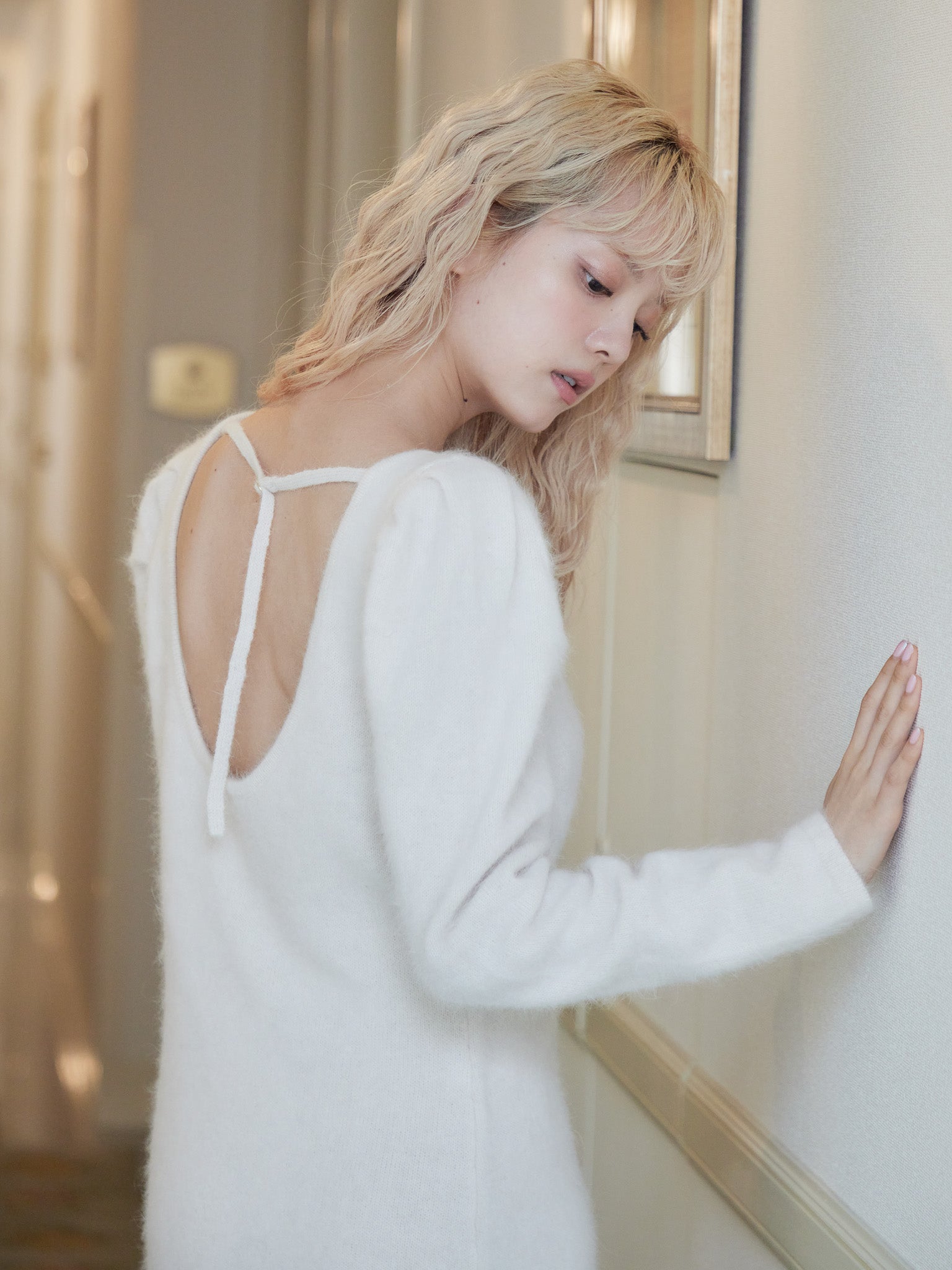 Back open shaggy knit mini dress ホワイト size:M model:163cm MINAMI