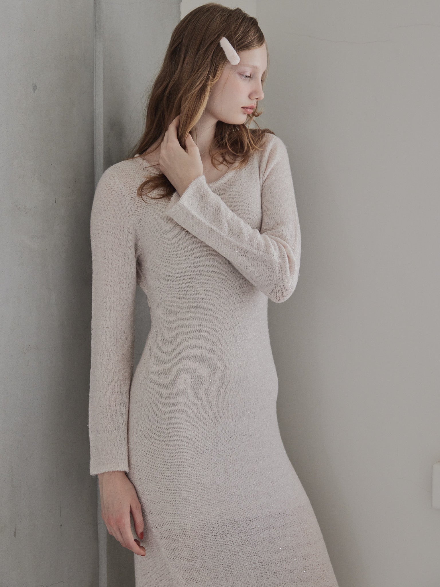 Back open shiny knit dress ピンク size:M model:173cm DASHA.G
