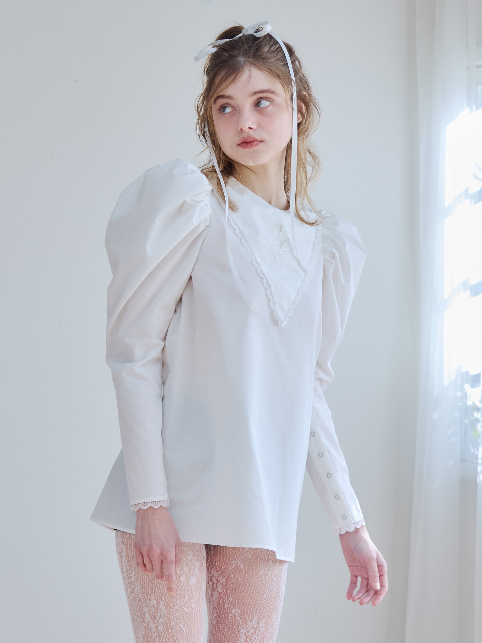 Tulip embroidered volume sleeve blouse ホワイト size:M model:174cm KATERYNA